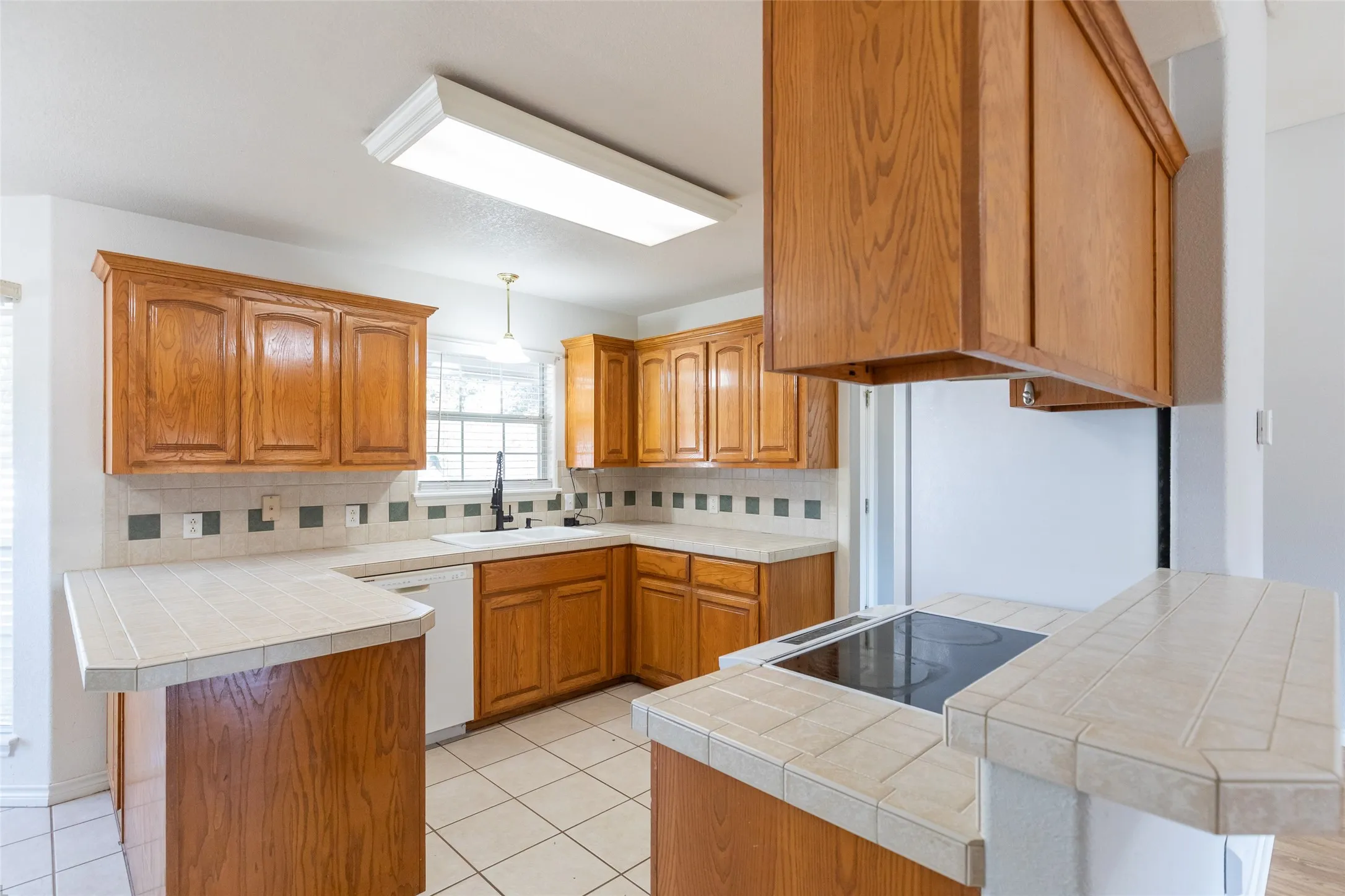 Single Family Residence For Sale in Taylor County , 717 Groves Road, Tuscola, Texas 79562, 3 Bedroom, 2 Bathroom, Garage spaces, 1,341 Sqft, built in 2000, mls#21380967, Real Estate Agent in Tuscola, Homes For Sale in Taylor county, Homes For Sale in Tuscola, Realtor in Tuscola Texas, Real Estate Brokerage Independent Realty Texas, Luminita Cordes Realtor