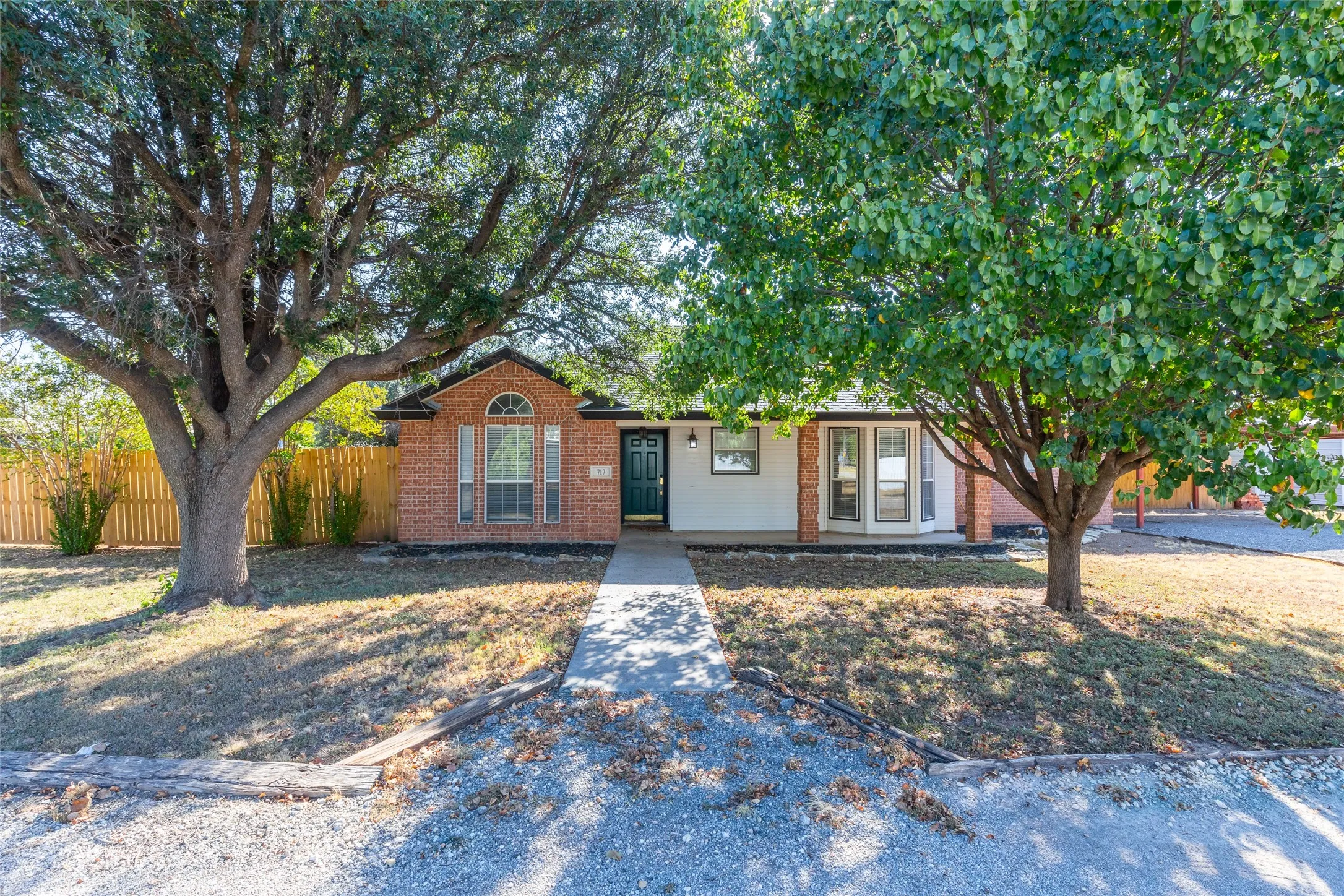 Single Family Residence For Sale in Taylor County , 717 Groves Road, Tuscola, Texas 79562, 3 Bedroom, 2 Bathroom, Garage spaces, 1,341 Sqft, built in 2000, mls#21380967, Real Estate Agent in Tuscola, Homes For Sale in Taylor county, Homes For Sale in Tuscola, Realtor in Tuscola Texas, Real Estate Brokerage Independent Realty Texas, Luminita Cordes Realtor