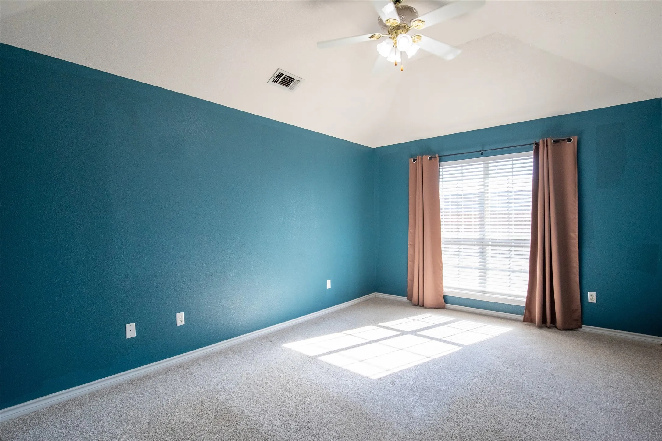 Single Family Residence For Sale in Taylor County , 717 Groves Road, Tuscola, Texas 79562, 3 Bedroom, 2 Bathroom, Garage spaces, 1,341 Sqft, built in 2000, mls#21380967, Real Estate Agent in Tuscola, Homes For Sale in Taylor county, Homes For Sale in Tuscola, Realtor in Tuscola Texas, Real Estate Brokerage Independent Realty Texas, Luminita Cordes Realtor