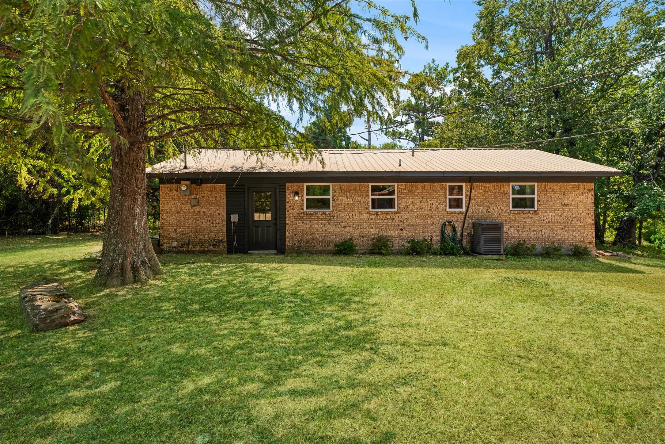 Single Family Residence For Sale in Lamar County , 506 County Road 34710, Paris, Texas 75460, 3 Bedroom, 1 Bathroom, 2 Garage spaces, 1,288 Sqft, built in 0, mls#21380991, Real Estate Agent in Paris, Homes For Sale in Lamar county, Homes For Sale in Paris, Realtor in Paris Texas, Real Estate Brokerage Independent Realty Texas, Luminita Cordes Realtor