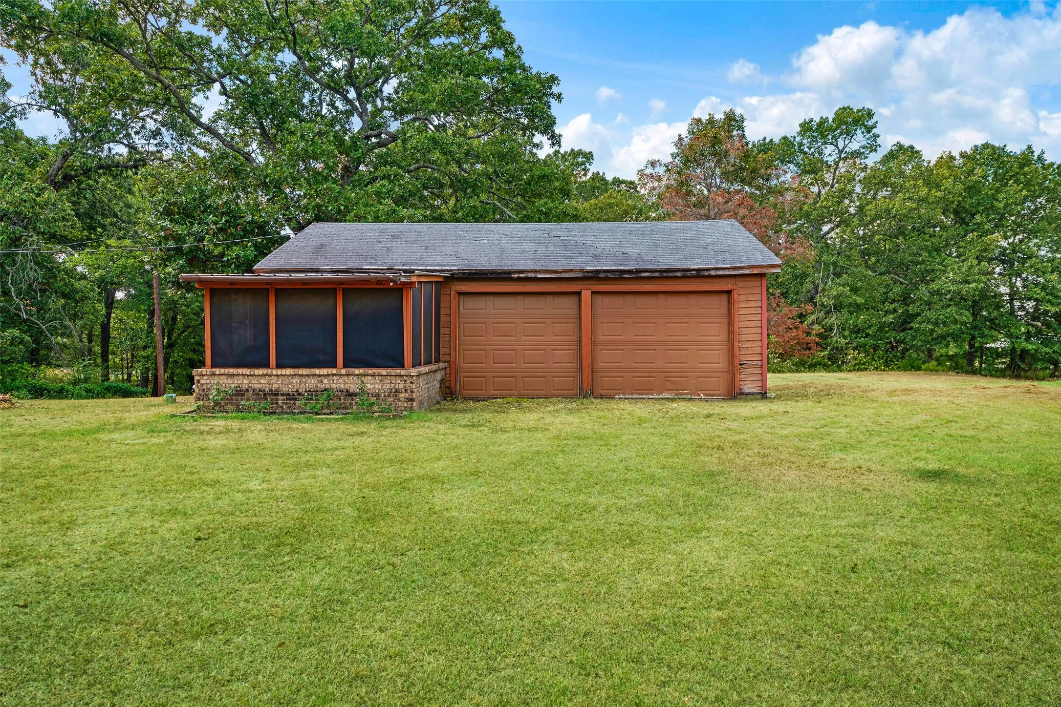 Single Family Residence For Sale in Lamar County , 506 County Road 34710, Paris, Texas 75460, 3 Bedroom, 1 Bathroom, 2 Garage spaces, 1,288 Sqft, built in 0, mls#21380991, Real Estate Agent in Paris, Homes For Sale in Lamar county, Homes For Sale in Paris, Realtor in Paris Texas, Real Estate Brokerage Independent Realty Texas, Luminita Cordes Realtor