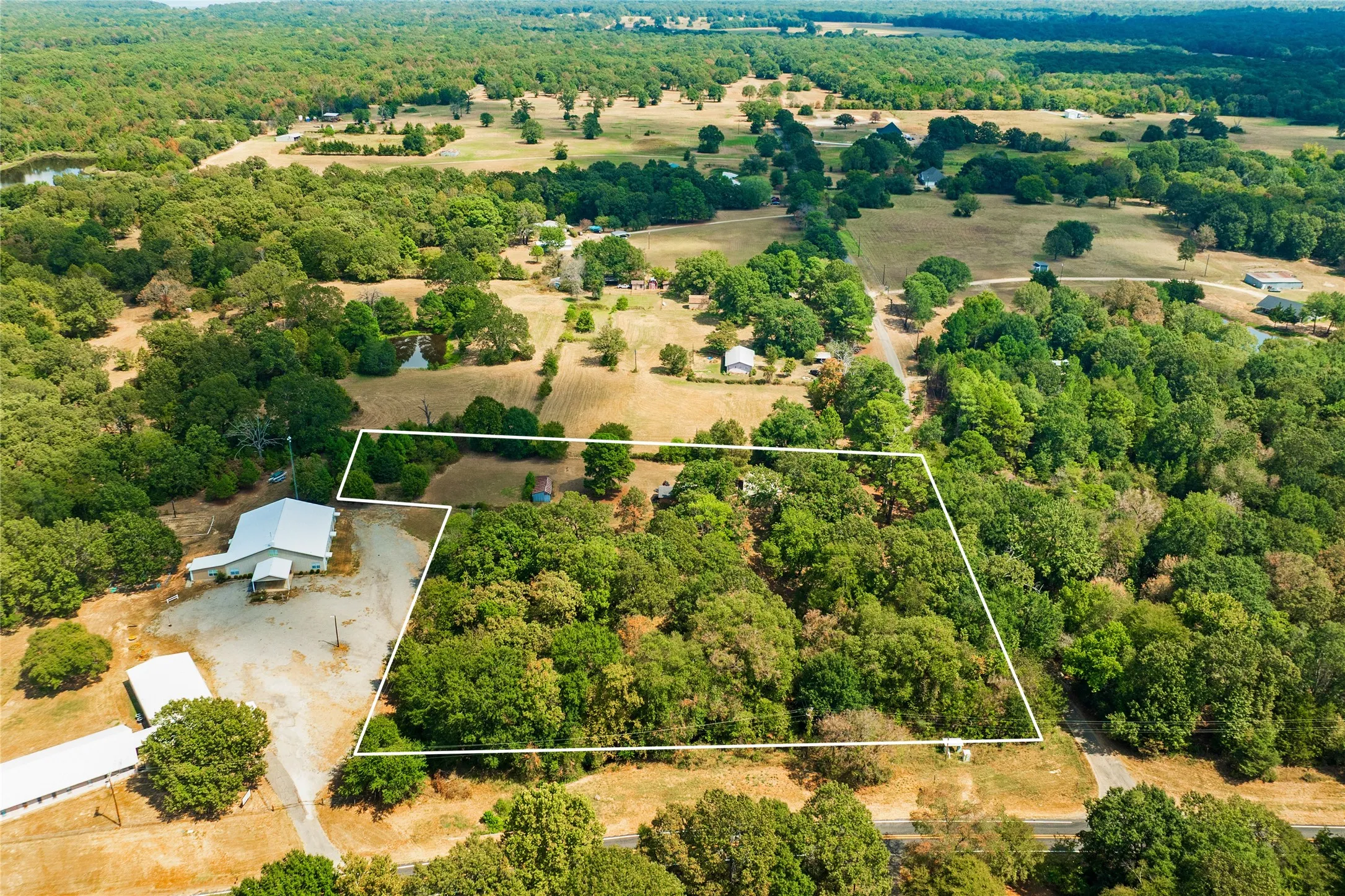 Single Family Residence For Sale in Lamar County , 506 County Road 34710, Paris, Texas 75460, 3 Bedroom, 1 Bathroom, 2 Garage spaces, 1,288 Sqft, built in 0, mls#21380991, Real Estate Agent in Paris, Homes For Sale in Lamar county, Homes For Sale in Paris, Realtor in Paris Texas, Real Estate Brokerage Independent Realty Texas, Luminita Cordes Realtor