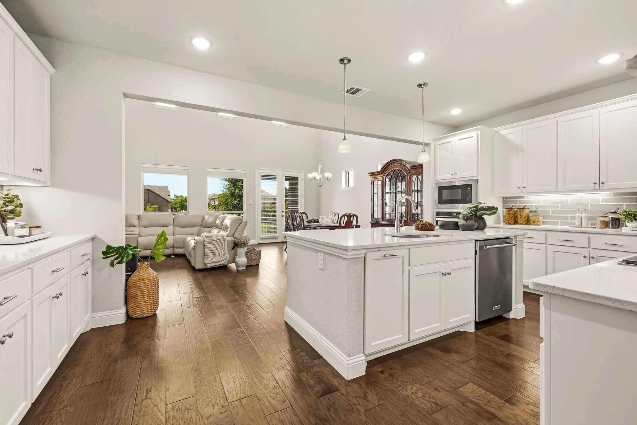 Single Family Residence For Sale in Collin County , 704 Corner Post Path, Celina, Texas 75009, 4 Bedroom, 3 Bathroom, 2 Garage spaces, 3,263 Sqft, built in 2020, mls#21386891, Real Estate Agent in Celina, Homes For Sale in Collin county, Homes For Sale in Celina, Realtor in Celina Texas, Real Estate Brokerage Independent Realty Texas, Luminita Cordes Realtor