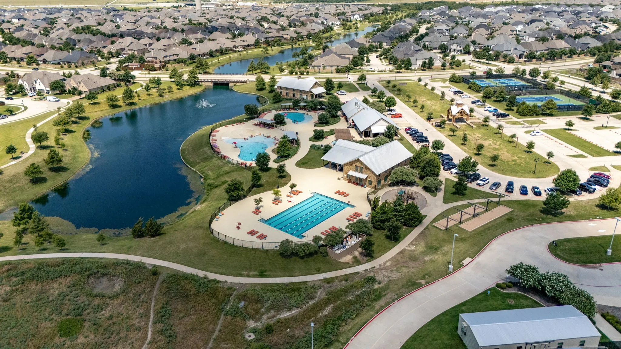 Single Family Residence For Sale in Collin County , 704 Corner Post Path, Celina, Texas 75009, 4 Bedroom, 3 Bathroom, 2 Garage spaces, 3,263 Sqft, built in 2020, mls#21386891, Real Estate Agent in Celina, Homes For Sale in Collin county, Homes For Sale in Celina, Realtor in Celina Texas, Real Estate Brokerage Independent Realty Texas, Luminita Cordes Realtor