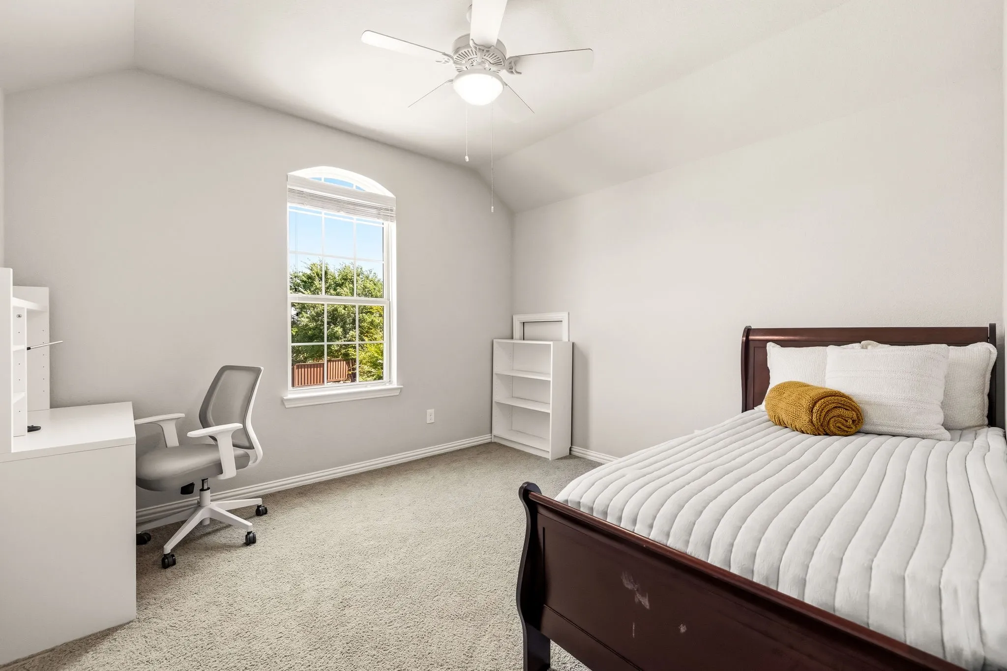 Single Family Residence For Sale in Collin County , 704 Corner Post Path, Celina, Texas 75009, 4 Bedroom, 3 Bathroom, 2 Garage spaces, 3,263 Sqft, built in 2020, mls#21386891, Real Estate Agent in Celina, Homes For Sale in Collin county, Homes For Sale in Celina, Realtor in Celina Texas, Real Estate Brokerage Independent Realty Texas, Luminita Cordes Realtor
