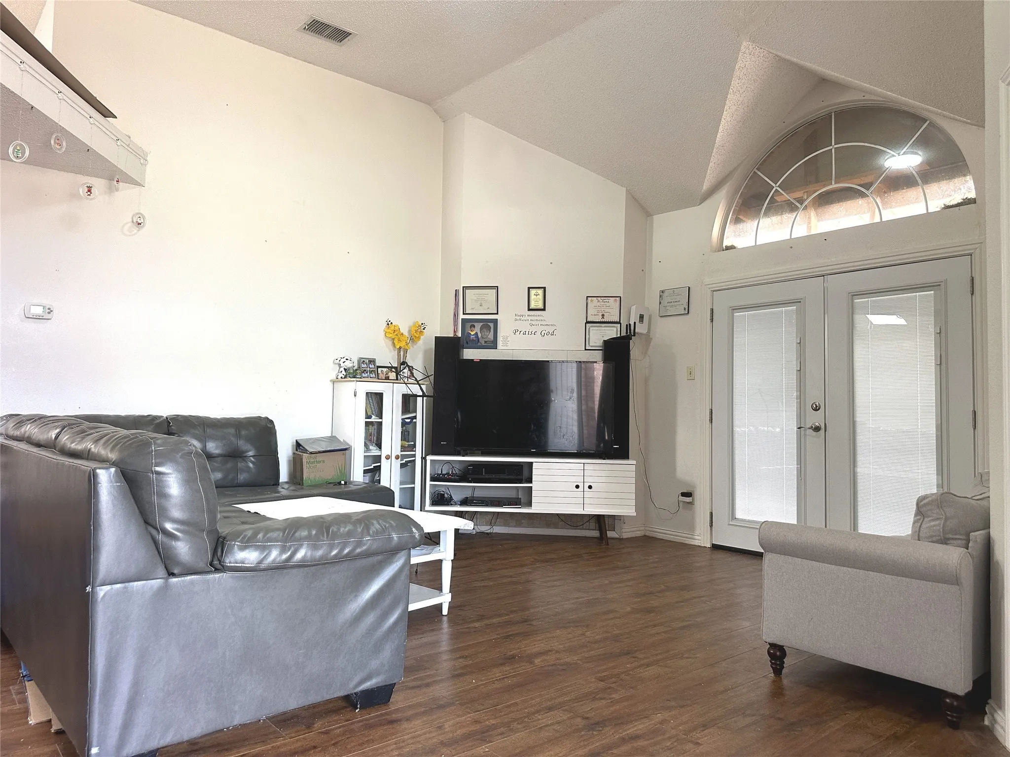 Single Family Residence For Sale in Dallas County , 1518 Northampton Drive, Rowlett, Texas 75089, 3 Bedroom, 2 Bathroom, 2 Garage spaces, 1,386 Sqft, built in 1992, mls#21386970, Real Estate Agent in Rowlett, Homes For Sale in Dallas county, Homes For Sale in Rowlett, Realtor in Rowlett Texas, Real Estate Brokerage Independent Realty Texas, Luminita Cordes Realtor
