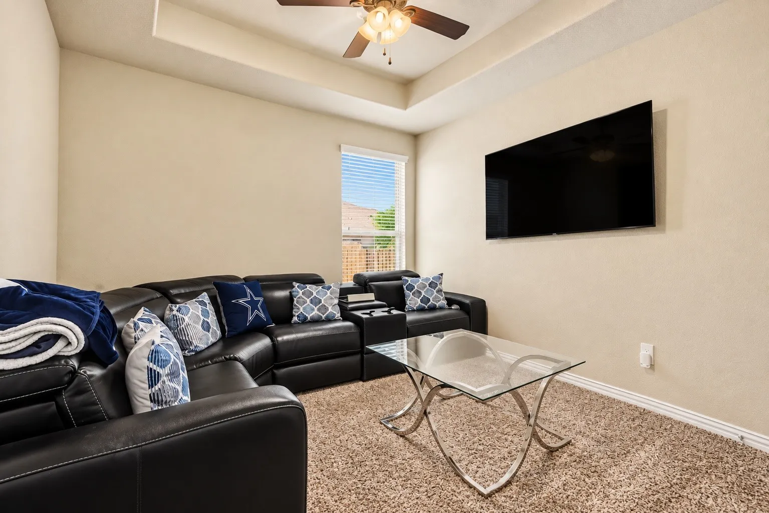 Single Family Residence For Sale in Tarrant County , 6825 San Antonio Drive, Fort Worth, Texas 76131, 3 Bedroom, 3 Bathroom, 3 Garage spaces, 2,583 Sqft, built in 2014, mls#21386440, Real Estate Agent in Fort Worth, Homes For Sale in Tarrant county, Homes For Sale in Fort Worth, Realtor in Fort Worth Texas, Real Estate Brokerage Independent Realty Texas, Luminita Cordes Realtor