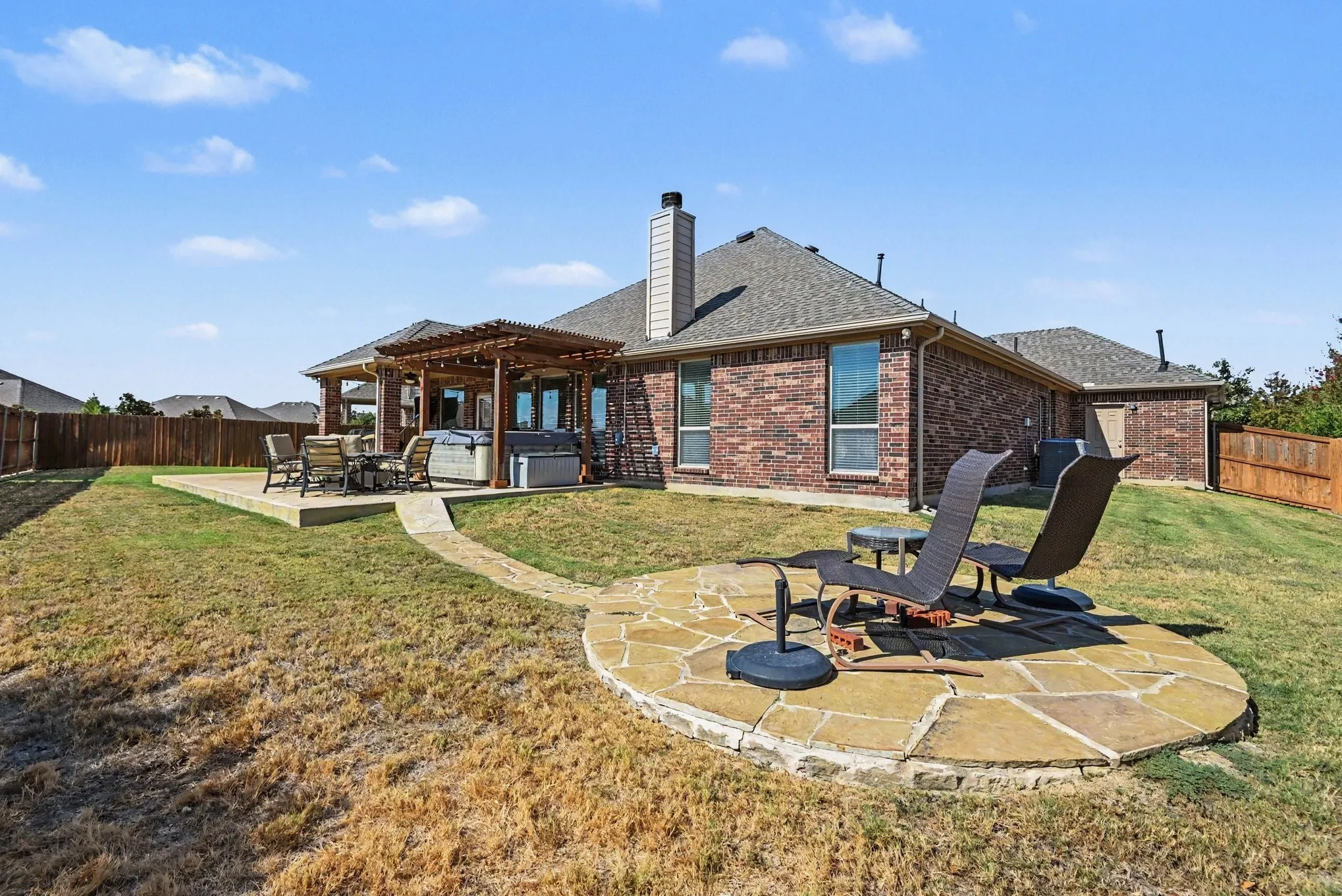 Single Family Residence For Sale in Tarrant County , 6825 San Antonio Drive, Fort Worth, Texas 76131, 3 Bedroom, 3 Bathroom, 3 Garage spaces, 2,583 Sqft, built in 2014, mls#21386440, Real Estate Agent in Fort Worth, Homes For Sale in Tarrant county, Homes For Sale in Fort Worth, Realtor in Fort Worth Texas, Real Estate Brokerage Independent Realty Texas, Luminita Cordes Realtor