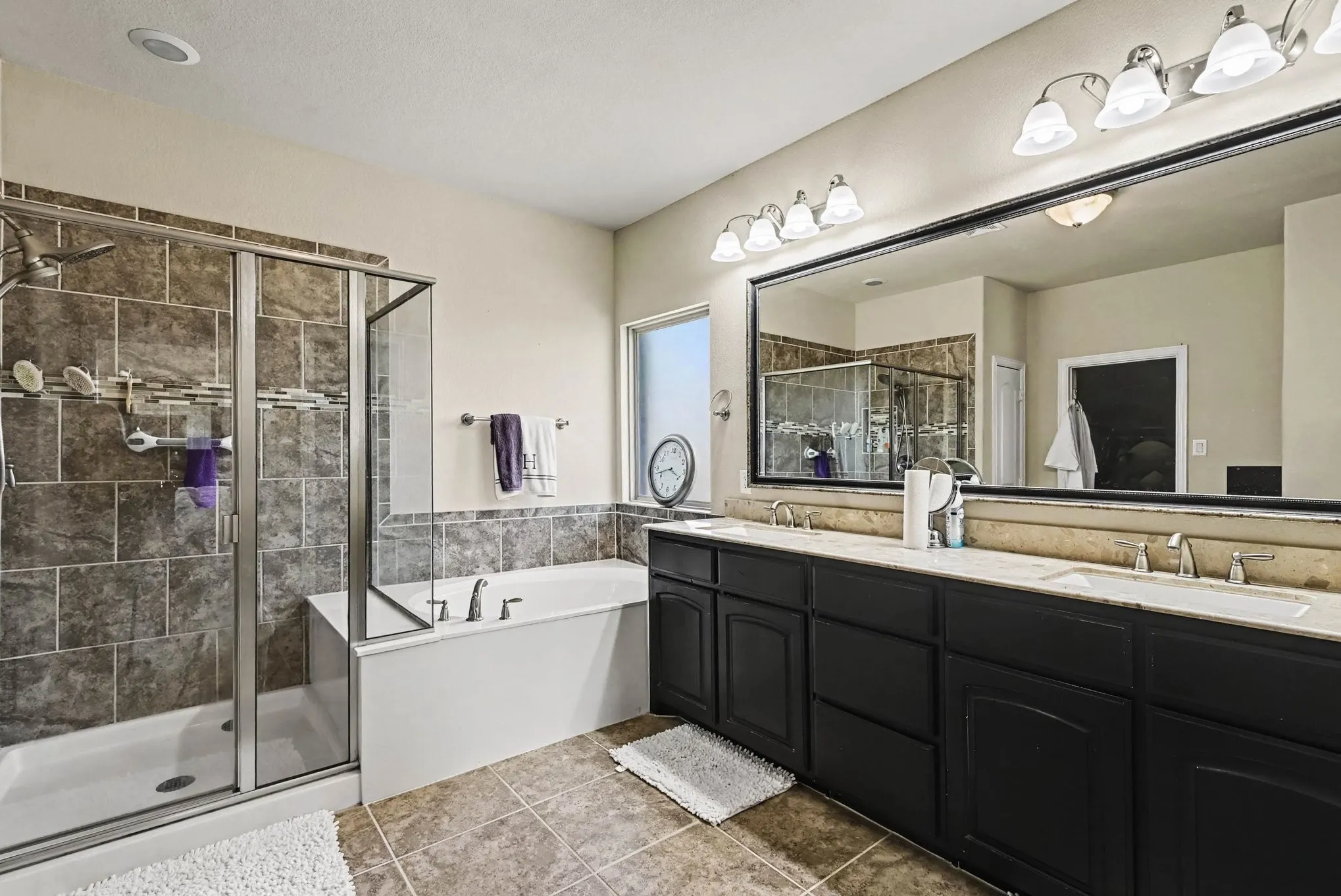 Single Family Residence For Sale in Tarrant County , 6825 San Antonio Drive, Fort Worth, Texas 76131, 3 Bedroom, 3 Bathroom, 3 Garage spaces, 2,583 Sqft, built in 2014, mls#21386440, Real Estate Agent in Fort Worth, Homes For Sale in Tarrant county, Homes For Sale in Fort Worth, Realtor in Fort Worth Texas, Real Estate Brokerage Independent Realty Texas, Luminita Cordes Realtor