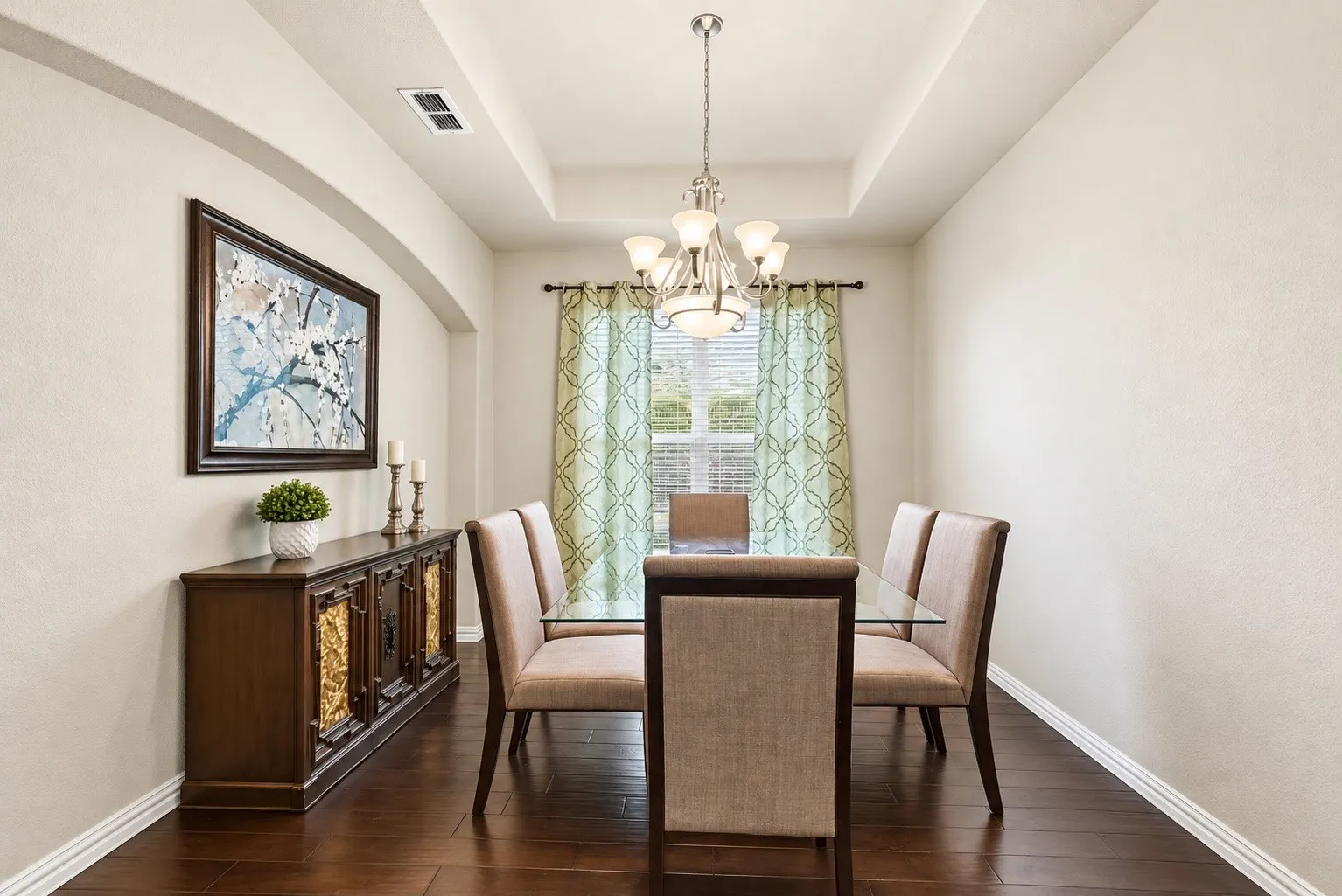 Single Family Residence For Sale in Tarrant County , 6825 San Antonio Drive, Fort Worth, Texas 76131, 3 Bedroom, 3 Bathroom, 3 Garage spaces, 2,583 Sqft, built in 2014, mls#21386440, Real Estate Agent in Fort Worth, Homes For Sale in Tarrant county, Homes For Sale in Fort Worth, Realtor in Fort Worth Texas, Real Estate Brokerage Independent Realty Texas, Luminita Cordes Realtor