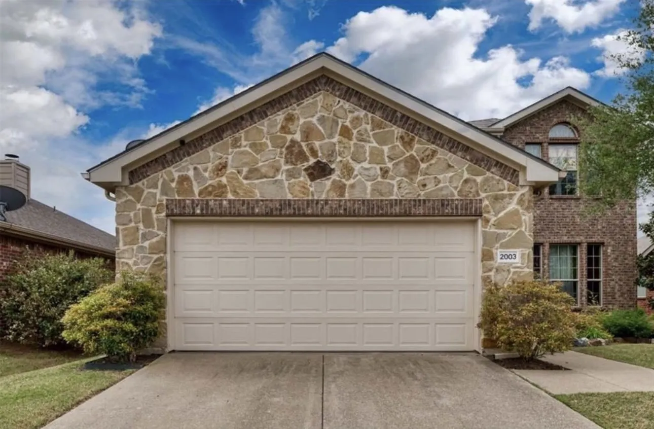 Single Family Residence For Sale in Kaufman County , 2003 Eagle Lake Drive, Forney, Texas 75126, 4 Bedroom, 3 Bathroom, 2 Garage spaces, 2,483 Sqft, built in 2009, mls#21385155, Real Estate Agent in Forney, Homes For Sale in Kaufman county, Homes For Sale in Forney, Realtor in Forney Texas, Real Estate Brokerage Independent Realty Texas, Luminita Cordes Realtor