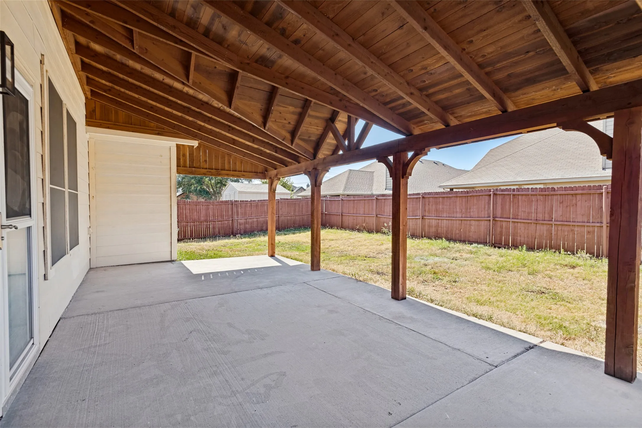 Single Family Residence For Sale in Kaufman County , 2003 Eagle Lake Drive, Forney, Texas 75126, 4 Bedroom, 3 Bathroom, 2 Garage spaces, 2,483 Sqft, built in 2009, mls#21385155, Real Estate Agent in Forney, Homes For Sale in Kaufman county, Homes For Sale in Forney, Realtor in Forney Texas, Real Estate Brokerage Independent Realty Texas, Luminita Cordes Realtor