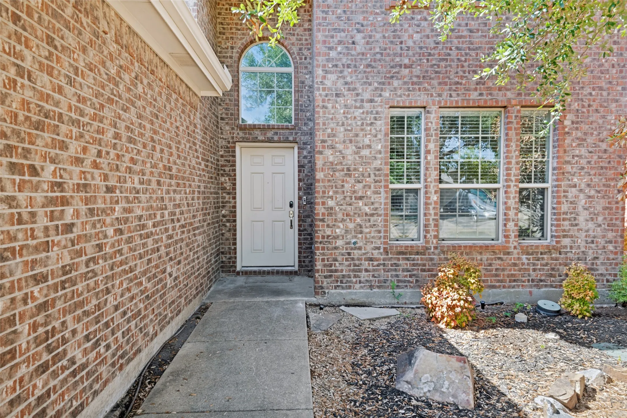 Single Family Residence For Sale in Kaufman County , 2003 Eagle Lake Drive, Forney, Texas 75126, 4 Bedroom, 3 Bathroom, 2 Garage spaces, 2,483 Sqft, built in 2009, mls#21385155, Real Estate Agent in Forney, Homes For Sale in Kaufman county, Homes For Sale in Forney, Realtor in Forney Texas, Real Estate Brokerage Independent Realty Texas, Luminita Cordes Realtor