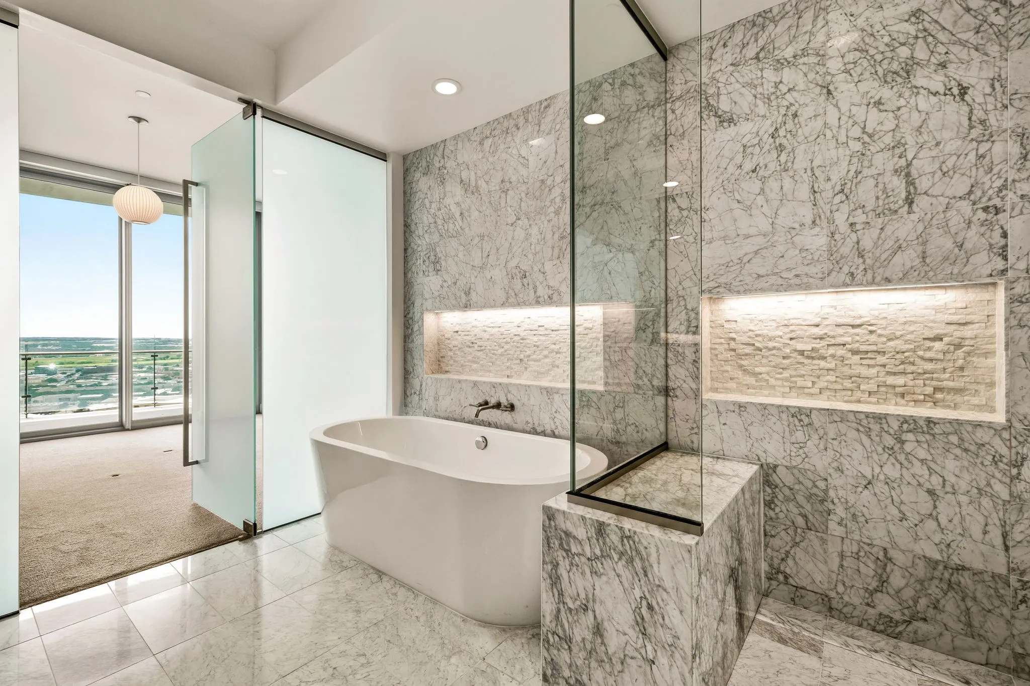 Condominium For Sale in Dallas County , 3130 N Harwood Street 2102, Dallas, Texas 75201, 2 Bedroom, 3 Bathroom, 2 Garage spaces, 1,419 Sqft, built in 2015, mls#21330753, Real Estate Agent in Dallas, Homes For Sale in Dallas county, Homes For Sale in Dallas, Realtor in Dallas Texas, Real Estate Brokerage Independent Realty Texas, Luminita Cordes Realtor