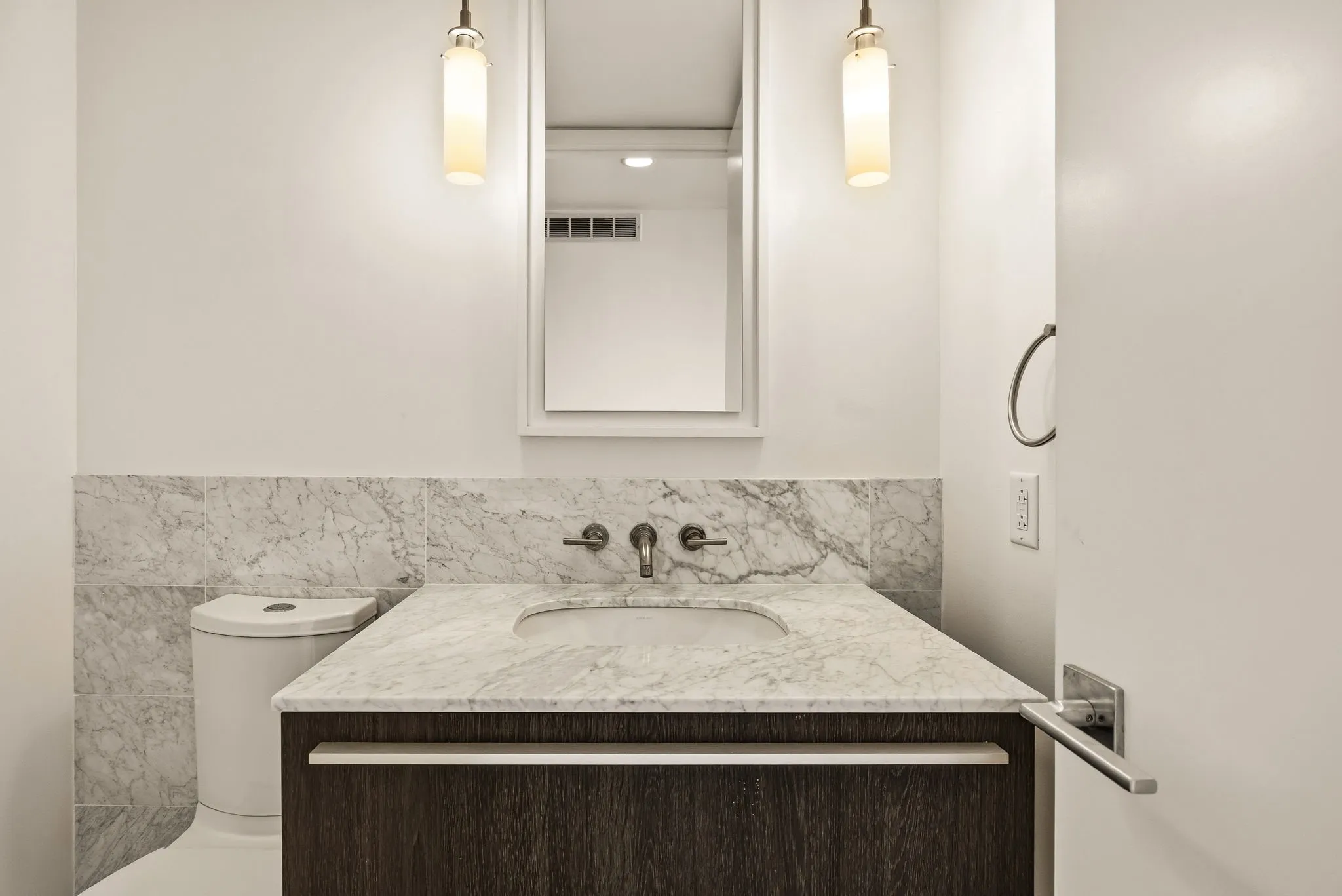 Condominium For Sale in Dallas County , 3130 N Harwood Street 2102, Dallas, Texas 75201, 2 Bedroom, 3 Bathroom, 2 Garage spaces, 1,419 Sqft, built in 2015, mls#21330753, Real Estate Agent in Dallas, Homes For Sale in Dallas county, Homes For Sale in Dallas, Realtor in Dallas Texas, Real Estate Brokerage Independent Realty Texas, Luminita Cordes Realtor