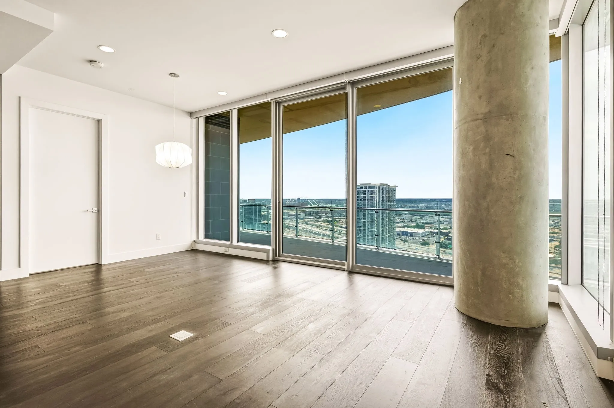 Condominium For Sale in Dallas County , 3130 N Harwood Street 2102, Dallas, Texas 75201, 2 Bedroom, 3 Bathroom, 2 Garage spaces, 1,419 Sqft, built in 2015, mls#21330753, Real Estate Agent in Dallas, Homes For Sale in Dallas county, Homes For Sale in Dallas, Realtor in Dallas Texas, Real Estate Brokerage Independent Realty Texas, Luminita Cordes Realtor