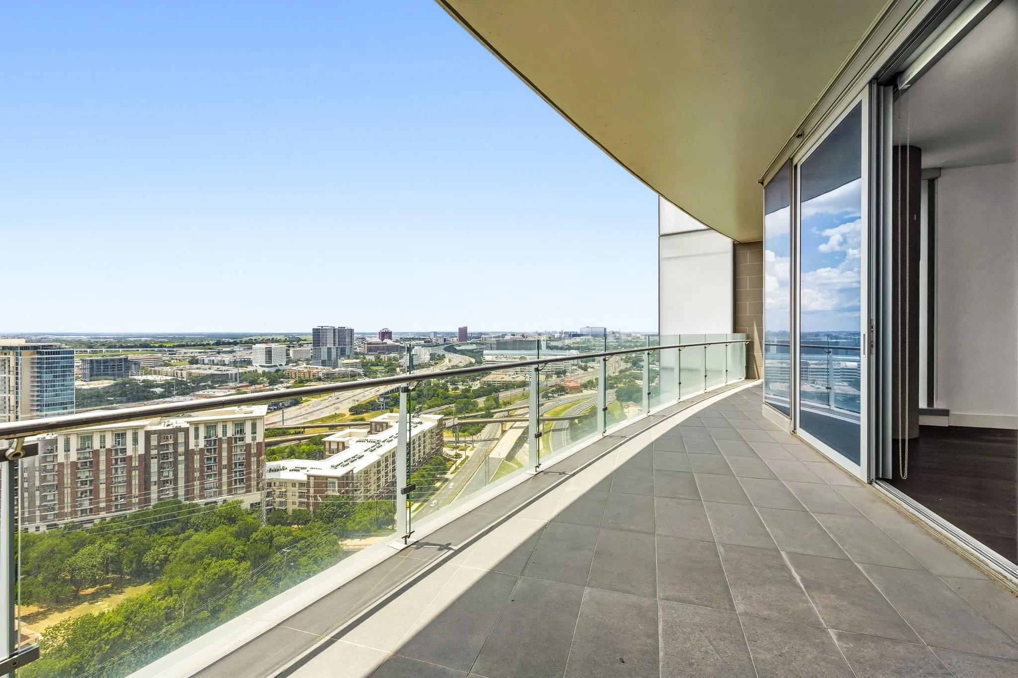 Condominium For Sale in Dallas County , 3130 N Harwood Street 2102, Dallas, Texas 75201, 2 Bedroom, 3 Bathroom, 2 Garage spaces, 1,419 Sqft, built in 2015, mls#21330753, Real Estate Agent in Dallas, Homes For Sale in Dallas county, Homes For Sale in Dallas, Realtor in Dallas Texas, Real Estate Brokerage Independent Realty Texas, Luminita Cordes Realtor
