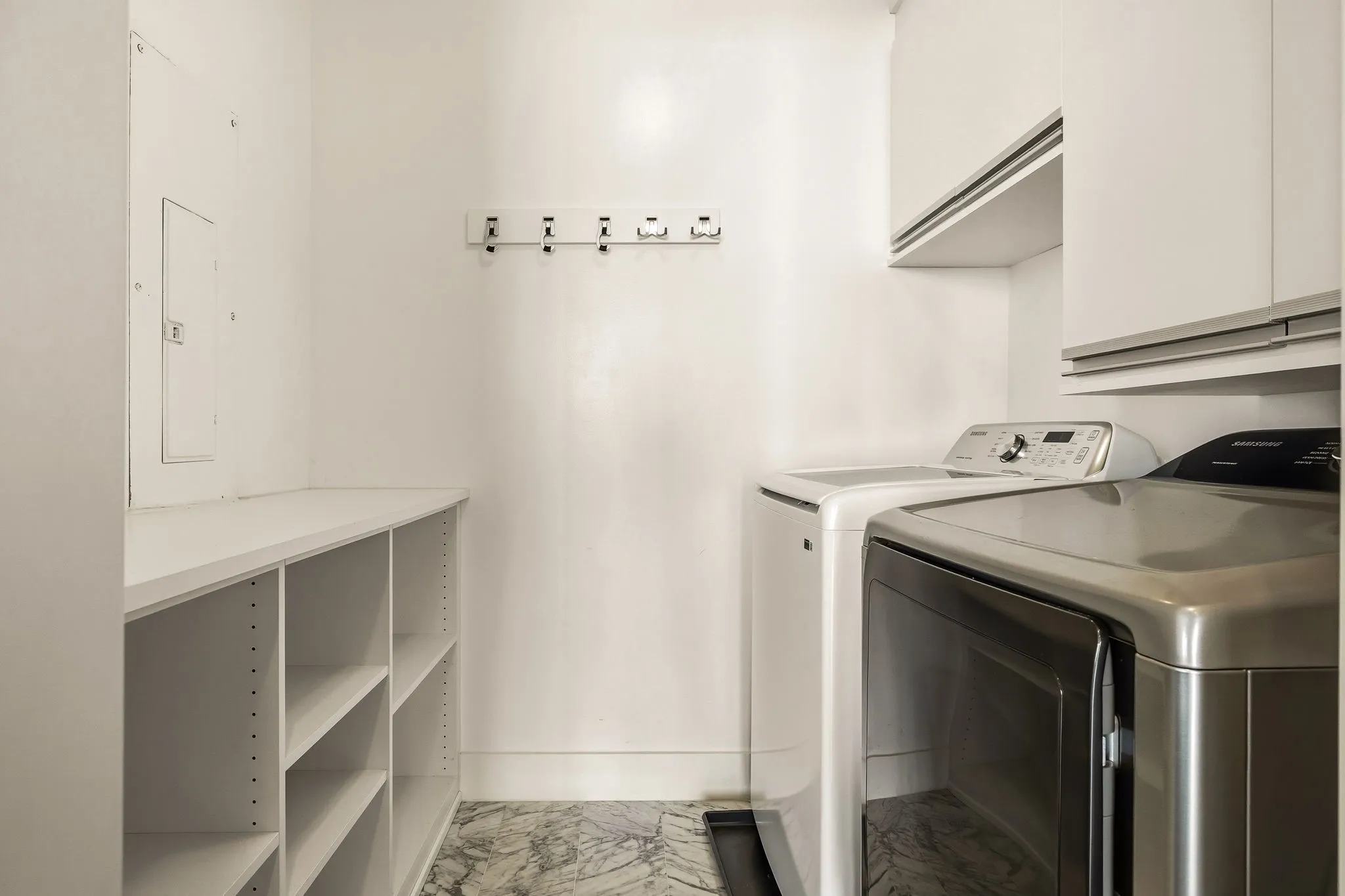 Condominium For Sale in Dallas County , 3130 N Harwood Street 2102, Dallas, Texas 75201, 2 Bedroom, 3 Bathroom, 2 Garage spaces, 1,419 Sqft, built in 2015, mls#21330753, Real Estate Agent in Dallas, Homes For Sale in Dallas county, Homes For Sale in Dallas, Realtor in Dallas Texas, Real Estate Brokerage Independent Realty Texas, Luminita Cordes Realtor