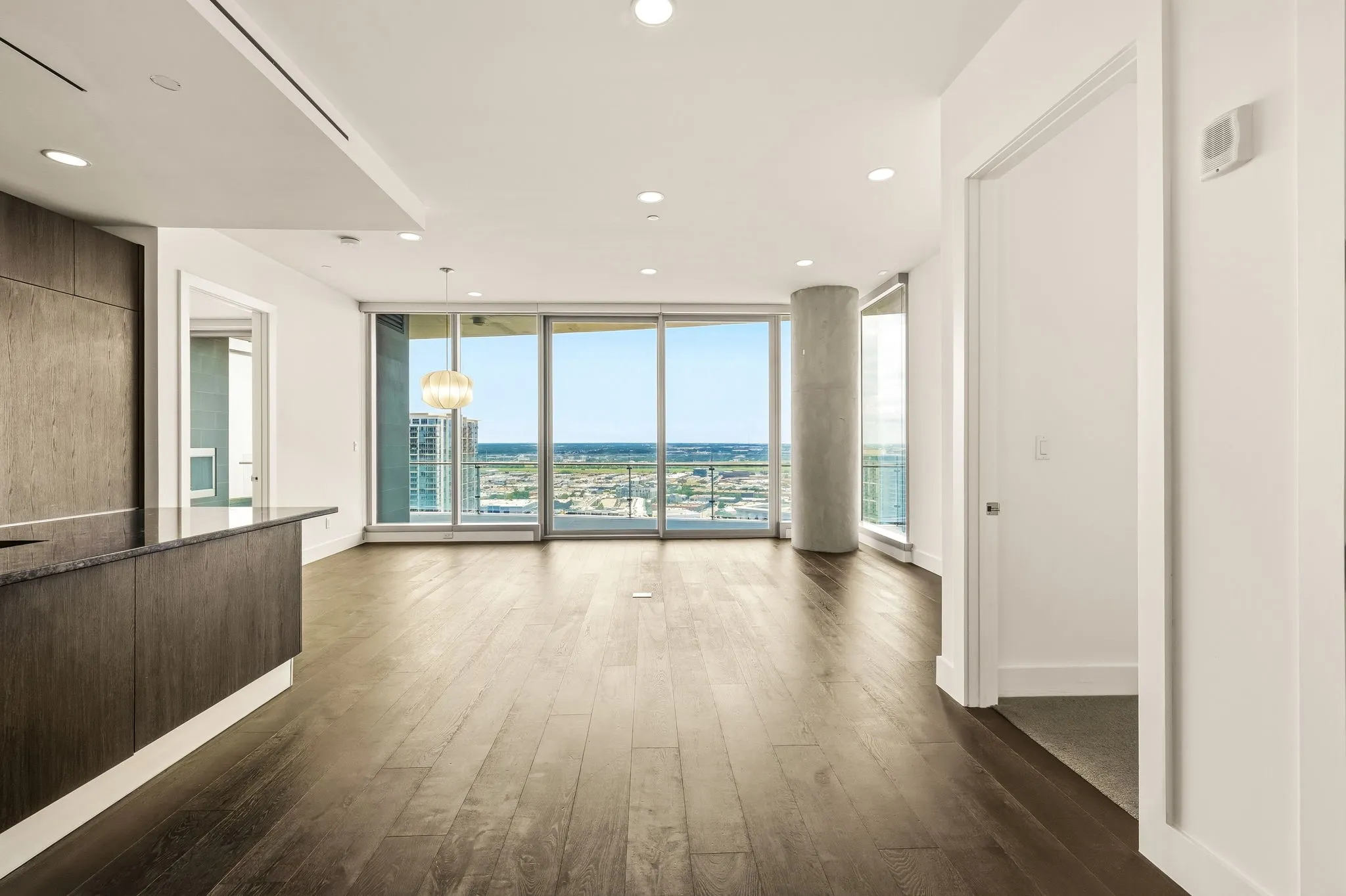 Condominium For Sale in Dallas County , 3130 N Harwood Street 2102, Dallas, Texas 75201, 2 Bedroom, 3 Bathroom, 2 Garage spaces, 1,419 Sqft, built in 2015, mls#21330753, Real Estate Agent in Dallas, Homes For Sale in Dallas county, Homes For Sale in Dallas, Realtor in Dallas Texas, Real Estate Brokerage Independent Realty Texas, Luminita Cordes Realtor