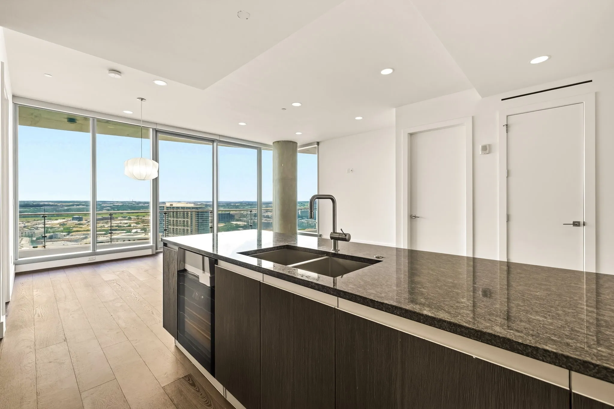 Condominium For Sale in Dallas County , 3130 N Harwood Street 2102, Dallas, Texas 75201, 2 Bedroom, 3 Bathroom, 2 Garage spaces, 1,419 Sqft, built in 2015, mls#21330753, Real Estate Agent in Dallas, Homes For Sale in Dallas county, Homes For Sale in Dallas, Realtor in Dallas Texas, Real Estate Brokerage Independent Realty Texas, Luminita Cordes Realtor