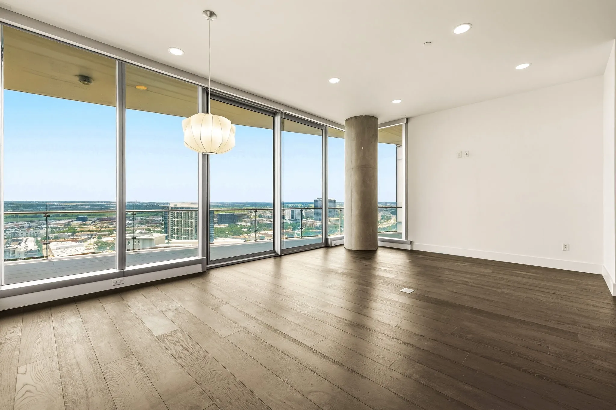 Condominium For Sale in Dallas County , 3130 N Harwood Street 2102, Dallas, Texas 75201, 2 Bedroom, 3 Bathroom, 2 Garage spaces, 1,419 Sqft, built in 2015, mls#21330753, Real Estate Agent in Dallas, Homes For Sale in Dallas county, Homes For Sale in Dallas, Realtor in Dallas Texas, Real Estate Brokerage Independent Realty Texas, Luminita Cordes Realtor