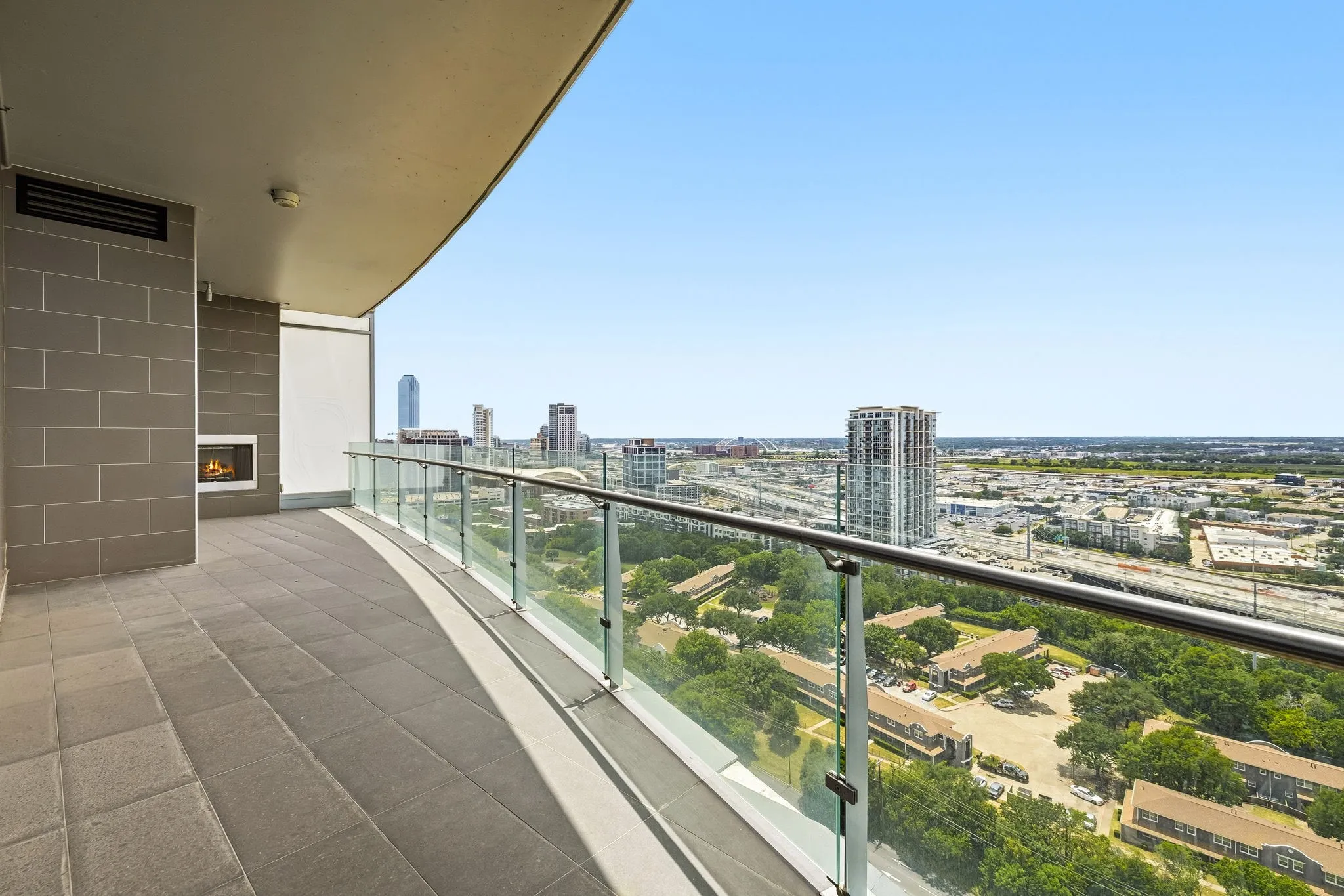 Condominium For Sale in Dallas County , 3130 N Harwood Street 2102, Dallas, Texas 75201, 2 Bedroom, 3 Bathroom, 2 Garage spaces, 1,419 Sqft, built in 2015, mls#21330753, Real Estate Agent in Dallas, Homes For Sale in Dallas county, Homes For Sale in Dallas, Realtor in Dallas Texas, Real Estate Brokerage Independent Realty Texas, Luminita Cordes Realtor