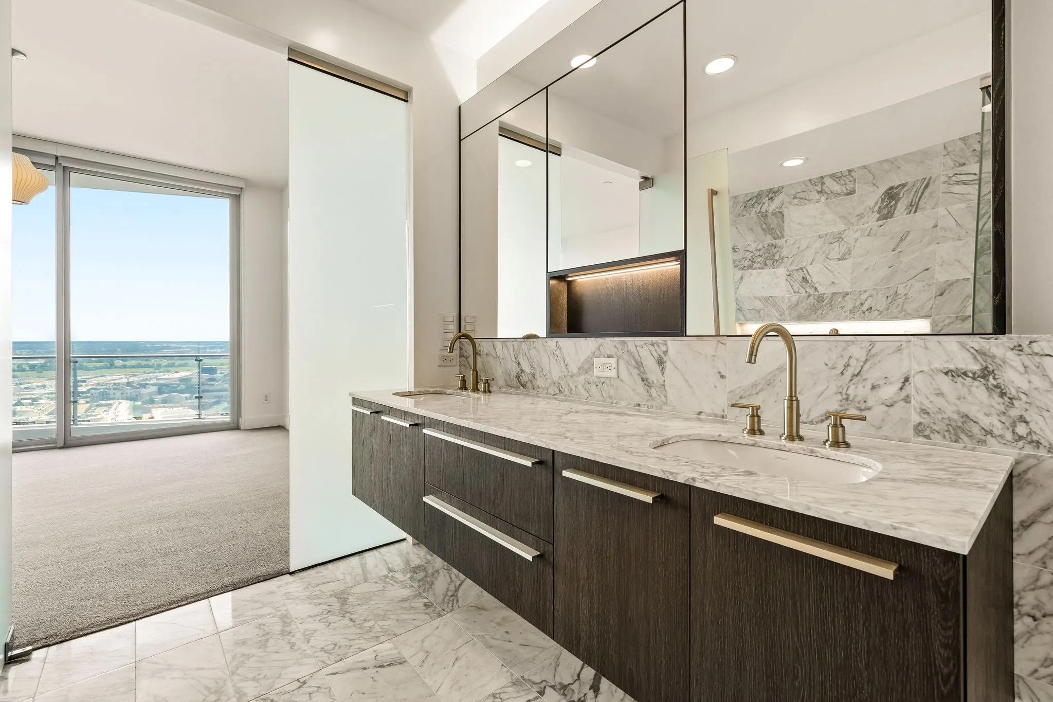 Condominium For Sale in Dallas County , 3130 N Harwood Street 2102, Dallas, Texas 75201, 2 Bedroom, 3 Bathroom, 2 Garage spaces, 1,419 Sqft, built in 2015, mls#21330753, Real Estate Agent in Dallas, Homes For Sale in Dallas county, Homes For Sale in Dallas, Realtor in Dallas Texas, Real Estate Brokerage Independent Realty Texas, Luminita Cordes Realtor