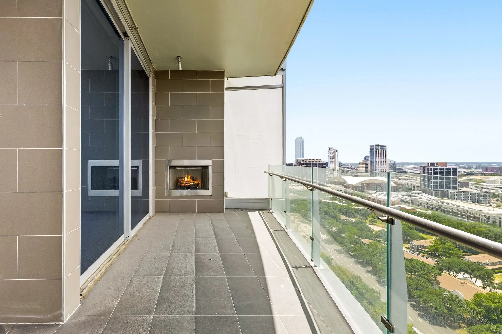 Condominium For Sale in Dallas County , 3130 N Harwood Street 2102, Dallas, Texas 75201, 2 Bedroom, 3 Bathroom, 2 Garage spaces, 1,419 Sqft, built in 2015, mls#21330753, Real Estate Agent in Dallas, Homes For Sale in Dallas county, Homes For Sale in Dallas, Realtor in Dallas Texas, Real Estate Brokerage Independent Realty Texas, Luminita Cordes Realtor