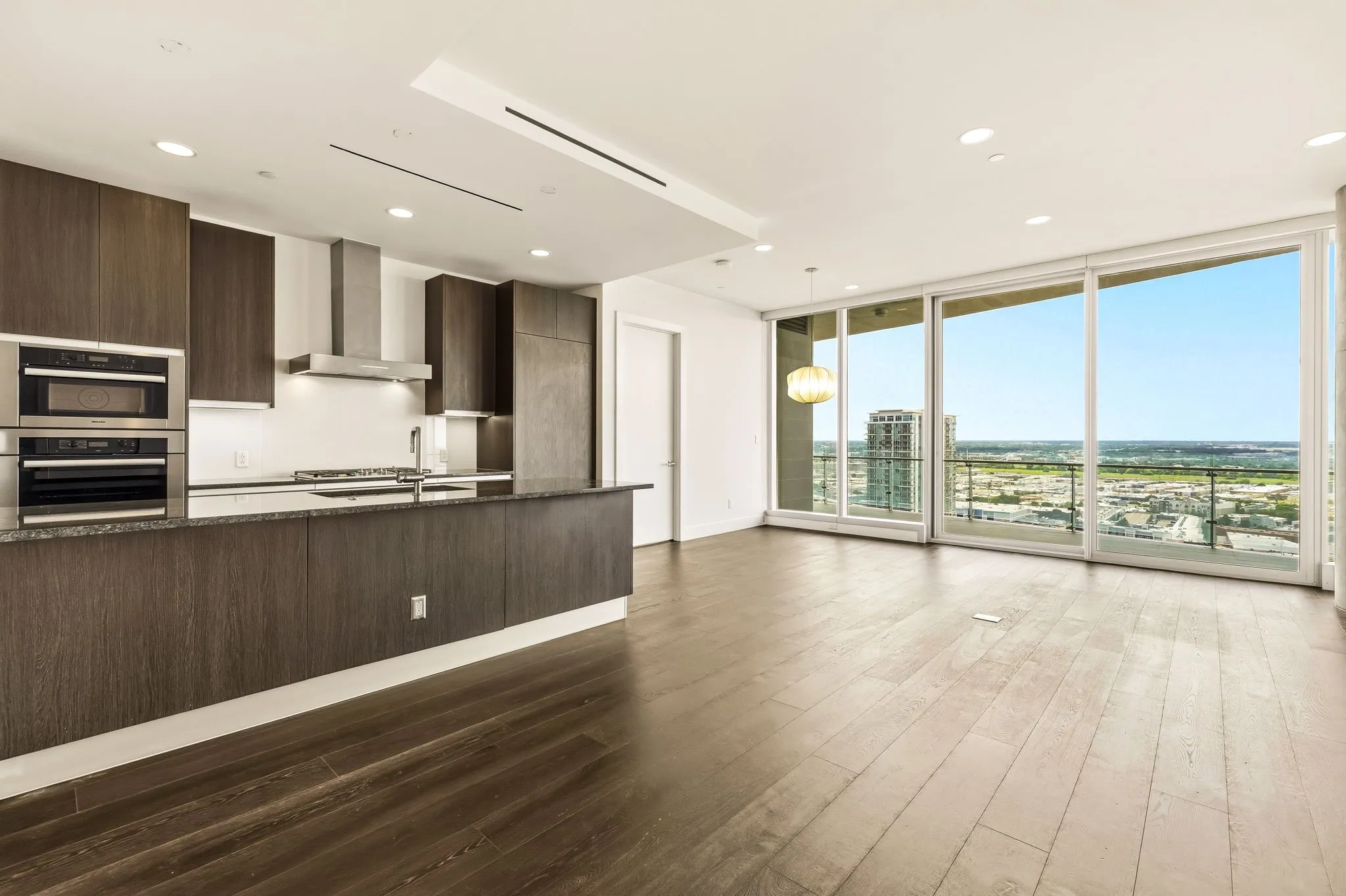 Condominium For Sale in Dallas County , 3130 N Harwood Street 2102, Dallas, Texas 75201, 2 Bedroom, 3 Bathroom, 2 Garage spaces, 1,419 Sqft, built in 2015, mls#21330753, Real Estate Agent in Dallas, Homes For Sale in Dallas county, Homes For Sale in Dallas, Realtor in Dallas Texas, Real Estate Brokerage Independent Realty Texas, Luminita Cordes Realtor