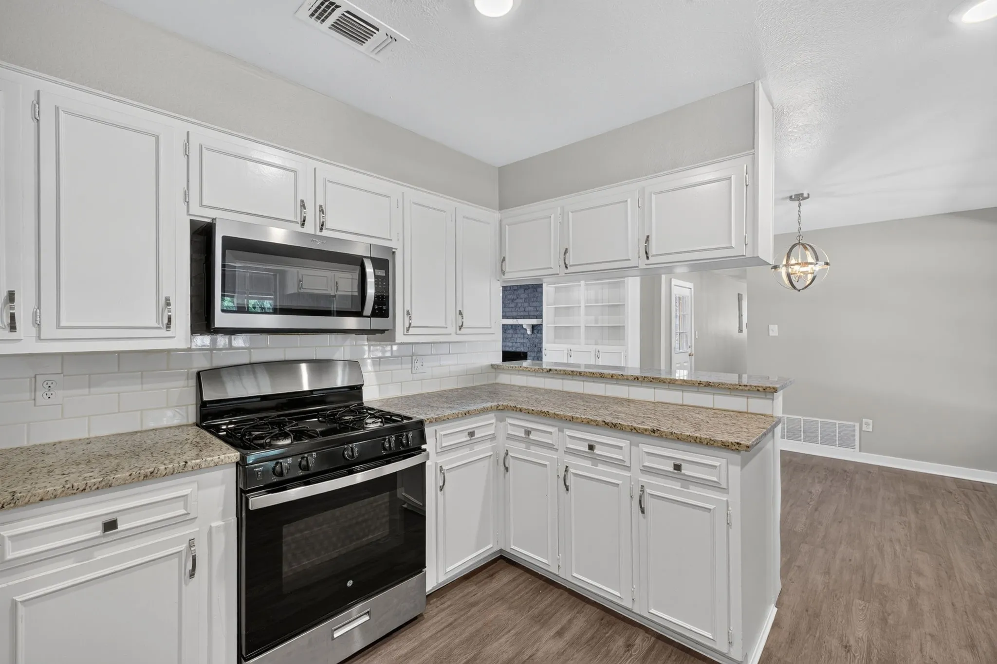 Single Family Residence For Sale in Palo Pinto County , 303 NW 32nd Street, Mineral Wells, Texas 76067, 5 Bedroom, 2 Bathroom, Garage spaces, 2,387 Sqft, built in 1967, mls#21386966, Real Estate Agent in Mineral Wells, Homes For Sale in Palo Pinto county, Homes For Sale in Mineral Wells, Realtor in Mineral Wells Texas, Real Estate Brokerage Independent Realty Texas, Luminita Cordes Realtor