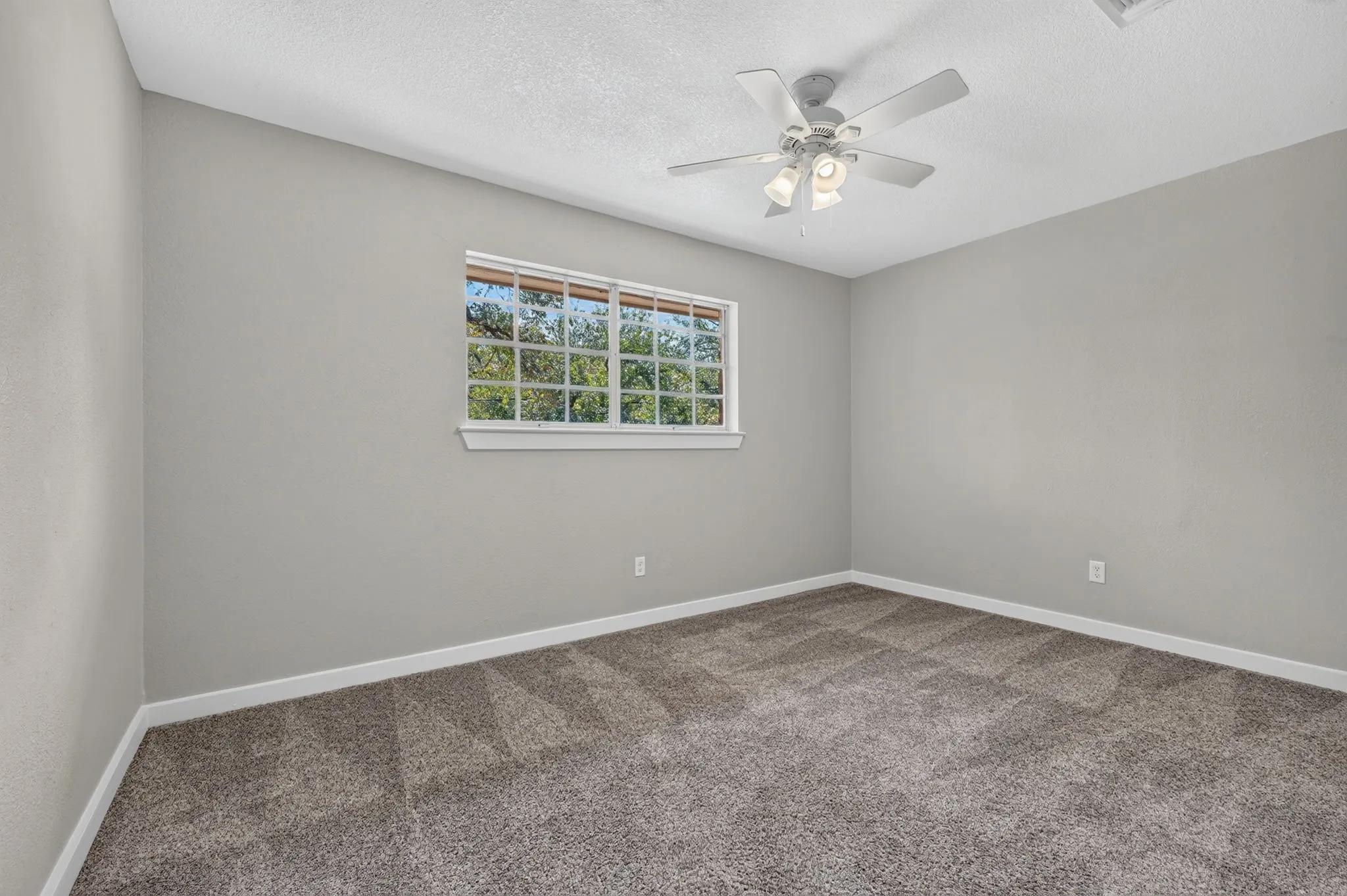 Single Family Residence For Sale in Palo Pinto County , 303 NW 32nd Street, Mineral Wells, Texas 76067, 5 Bedroom, 2 Bathroom, Garage spaces, 2,387 Sqft, built in 1967, mls#21386966, Real Estate Agent in Mineral Wells, Homes For Sale in Palo Pinto county, Homes For Sale in Mineral Wells, Realtor in Mineral Wells Texas, Real Estate Brokerage Independent Realty Texas, Luminita Cordes Realtor