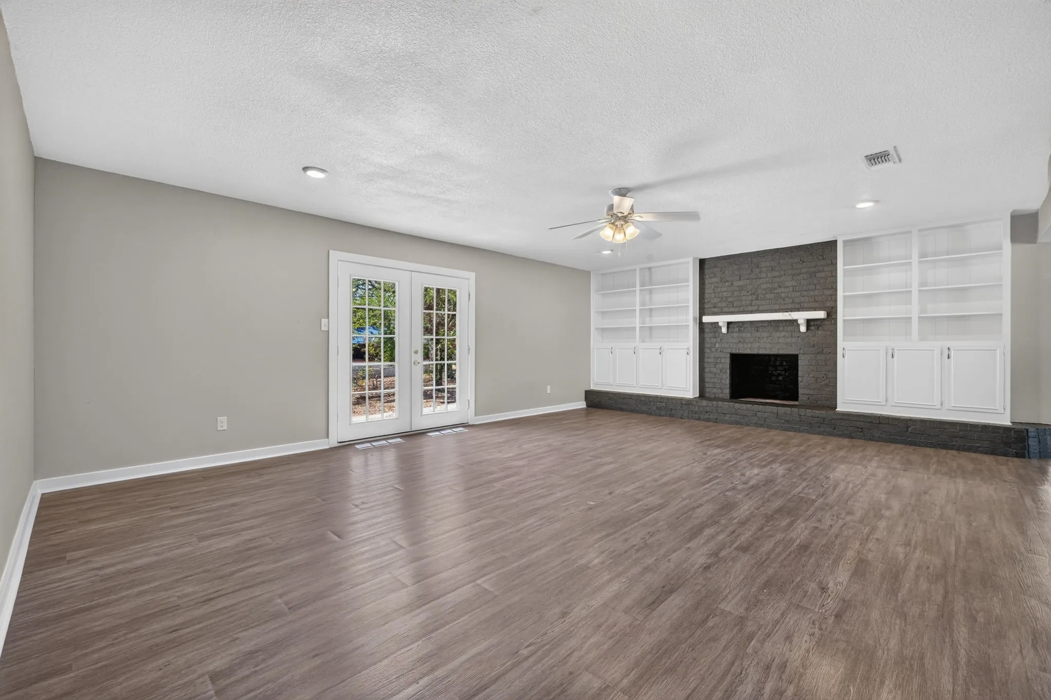 Single Family Residence For Sale in Palo Pinto County , 303 NW 32nd Street, Mineral Wells, Texas 76067, 5 Bedroom, 2 Bathroom, Garage spaces, 2,387 Sqft, built in 1967, mls#21386966, Real Estate Agent in Mineral Wells, Homes For Sale in Palo Pinto county, Homes For Sale in Mineral Wells, Realtor in Mineral Wells Texas, Real Estate Brokerage Independent Realty Texas, Luminita Cordes Realtor