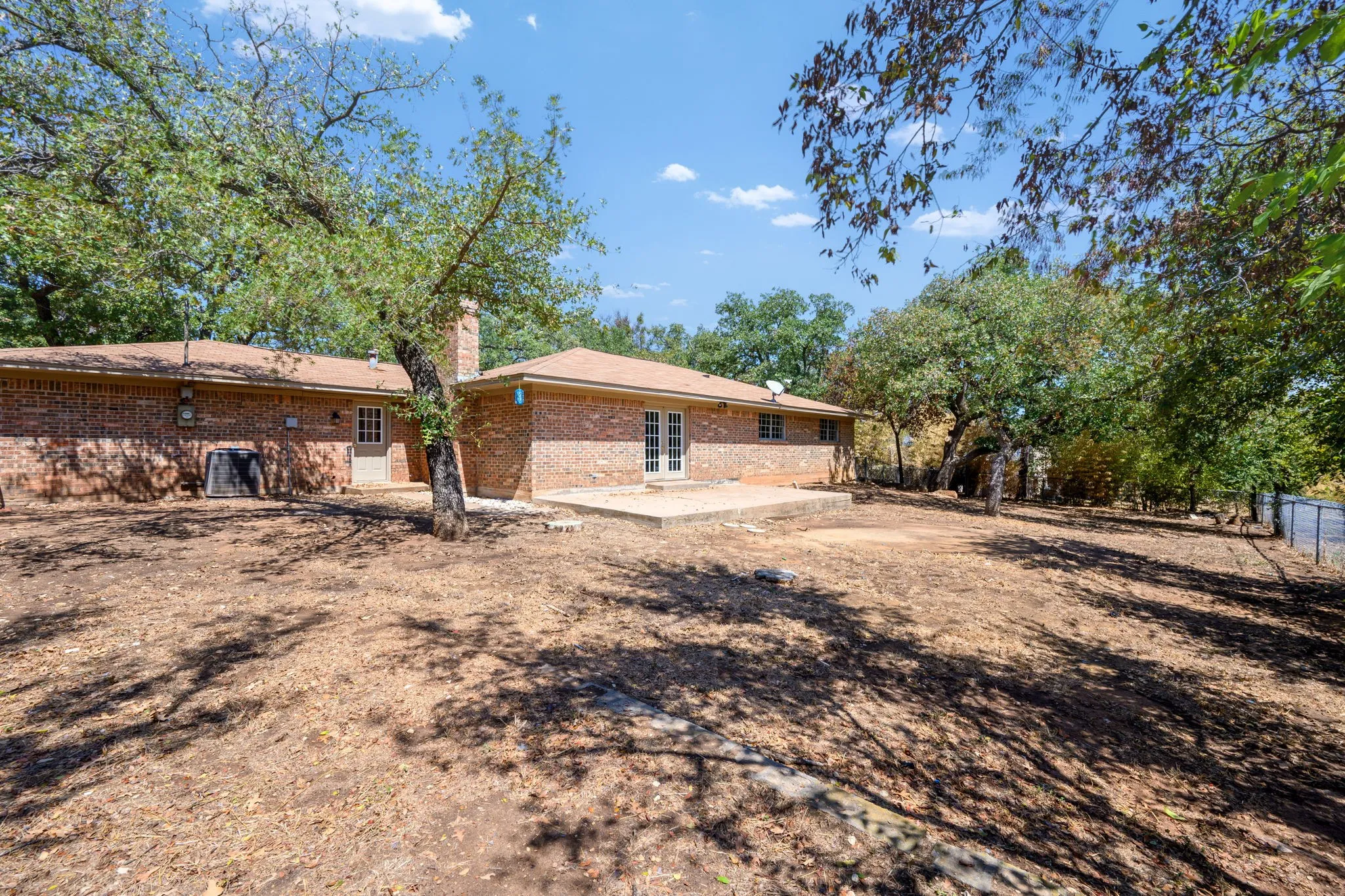 Single Family Residence For Sale in Palo Pinto County , 303 NW 32nd Street, Mineral Wells, Texas 76067, 5 Bedroom, 2 Bathroom, Garage spaces, 2,387 Sqft, built in 1967, mls#21386966, Real Estate Agent in Mineral Wells, Homes For Sale in Palo Pinto county, Homes For Sale in Mineral Wells, Realtor in Mineral Wells Texas, Real Estate Brokerage Independent Realty Texas, Luminita Cordes Realtor