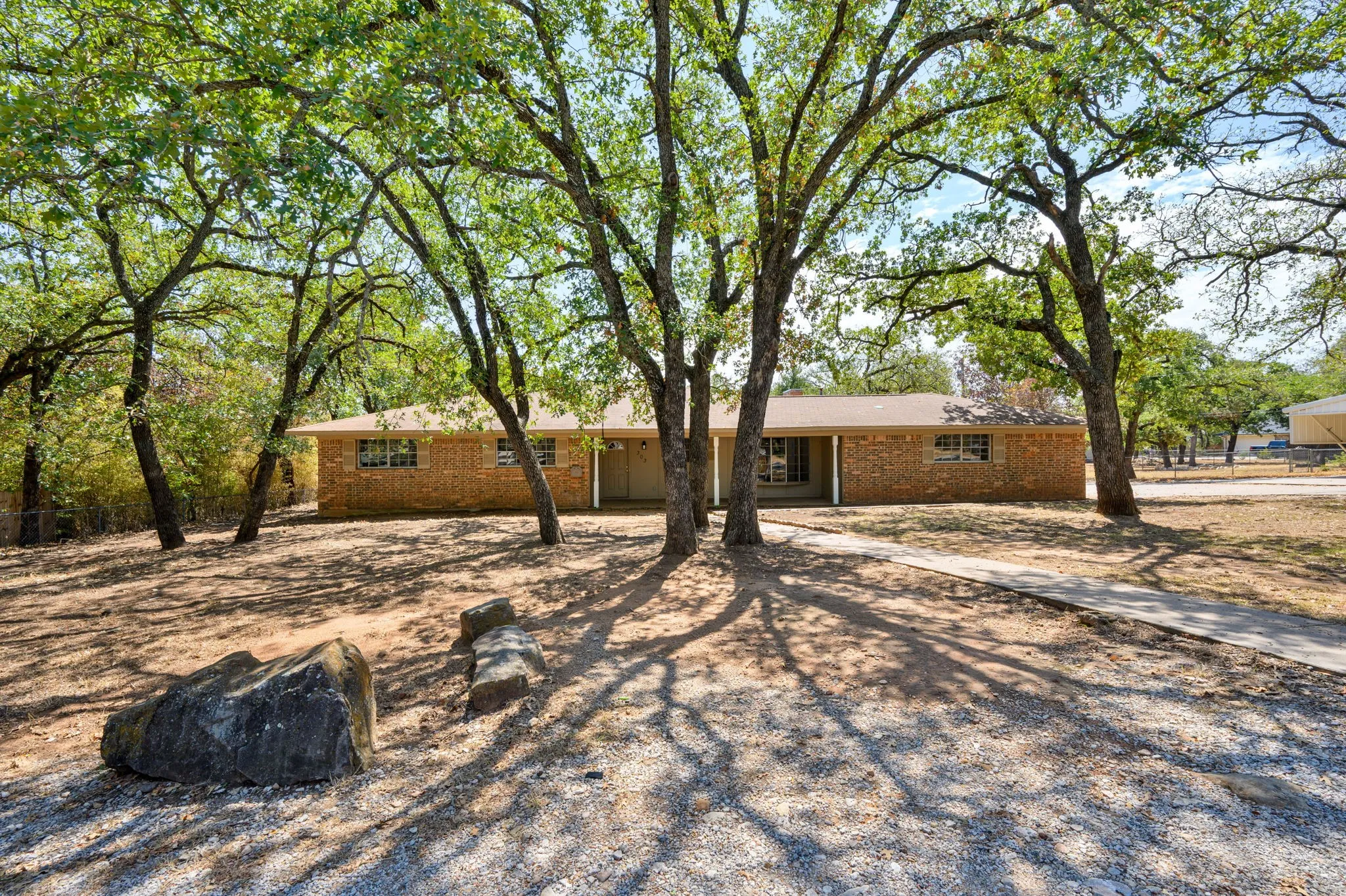 Single Family Residence For Sale in Palo Pinto County , 303 NW 32nd Street, Mineral Wells, Texas 76067, 5 Bedroom, 2 Bathroom, Garage spaces, 2,387 Sqft, built in 1967, mls#21386966, Real Estate Agent in Mineral Wells, Homes For Sale in Palo Pinto county, Homes For Sale in Mineral Wells, Realtor in Mineral Wells Texas, Real Estate Brokerage Independent Realty Texas, Luminita Cordes Realtor