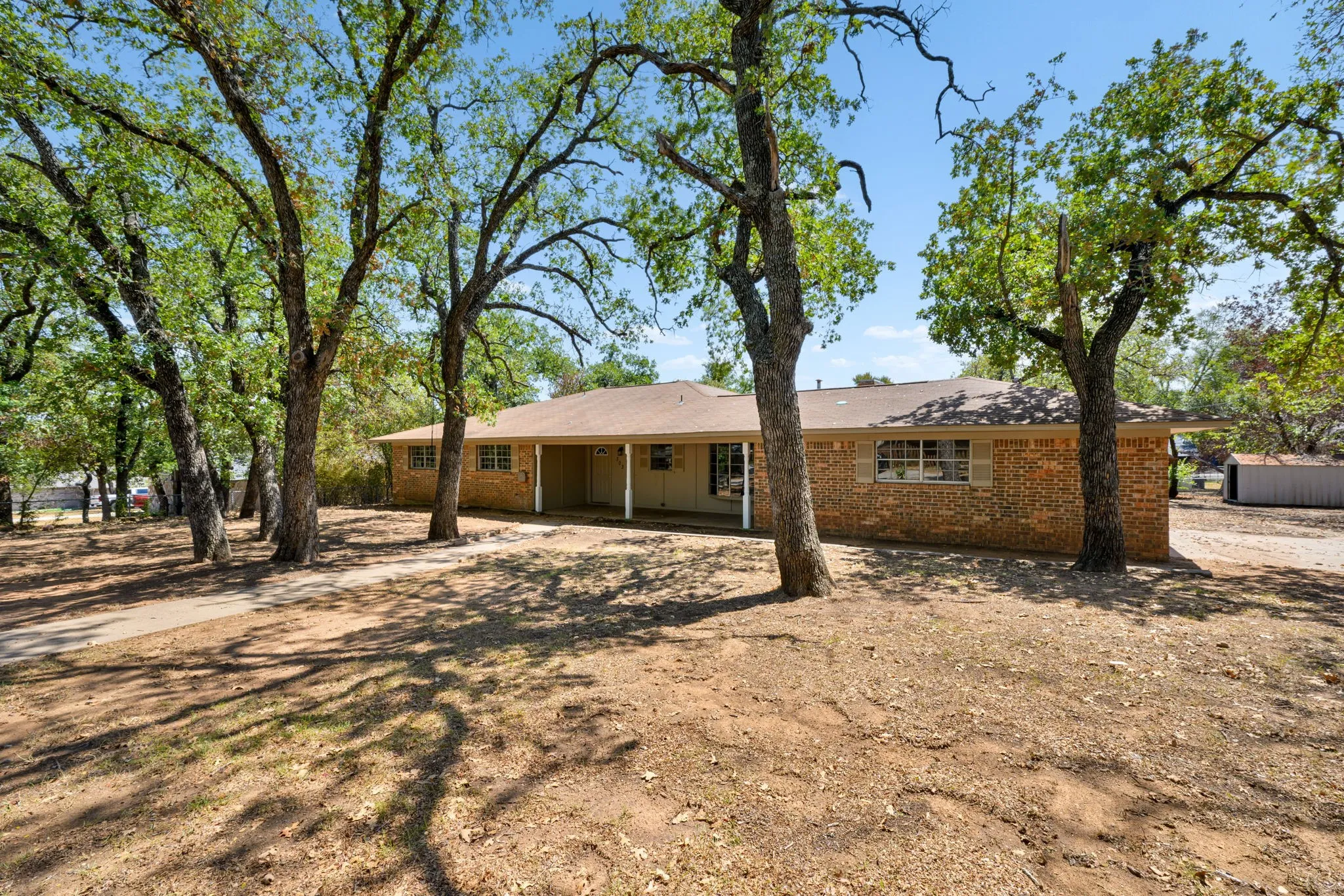 Single Family Residence For Sale in Palo Pinto County , 303 NW 32nd Street, Mineral Wells, Texas 76067, 5 Bedroom, 2 Bathroom, Garage spaces, 2,387 Sqft, built in 1967, mls#21386966, Real Estate Agent in Mineral Wells, Homes For Sale in Palo Pinto county, Homes For Sale in Mineral Wells, Realtor in Mineral Wells Texas, Real Estate Brokerage Independent Realty Texas, Luminita Cordes Realtor
