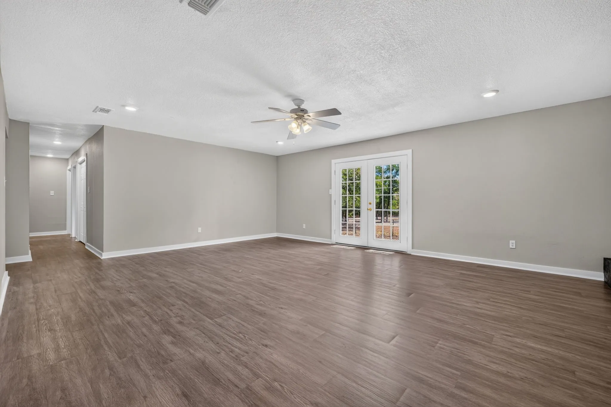 Single Family Residence For Sale in Palo Pinto County , 303 NW 32nd Street, Mineral Wells, Texas 76067, 5 Bedroom, 2 Bathroom, Garage spaces, 2,387 Sqft, built in 1967, mls#21386966, Real Estate Agent in Mineral Wells, Homes For Sale in Palo Pinto county, Homes For Sale in Mineral Wells, Realtor in Mineral Wells Texas, Real Estate Brokerage Independent Realty Texas, Luminita Cordes Realtor