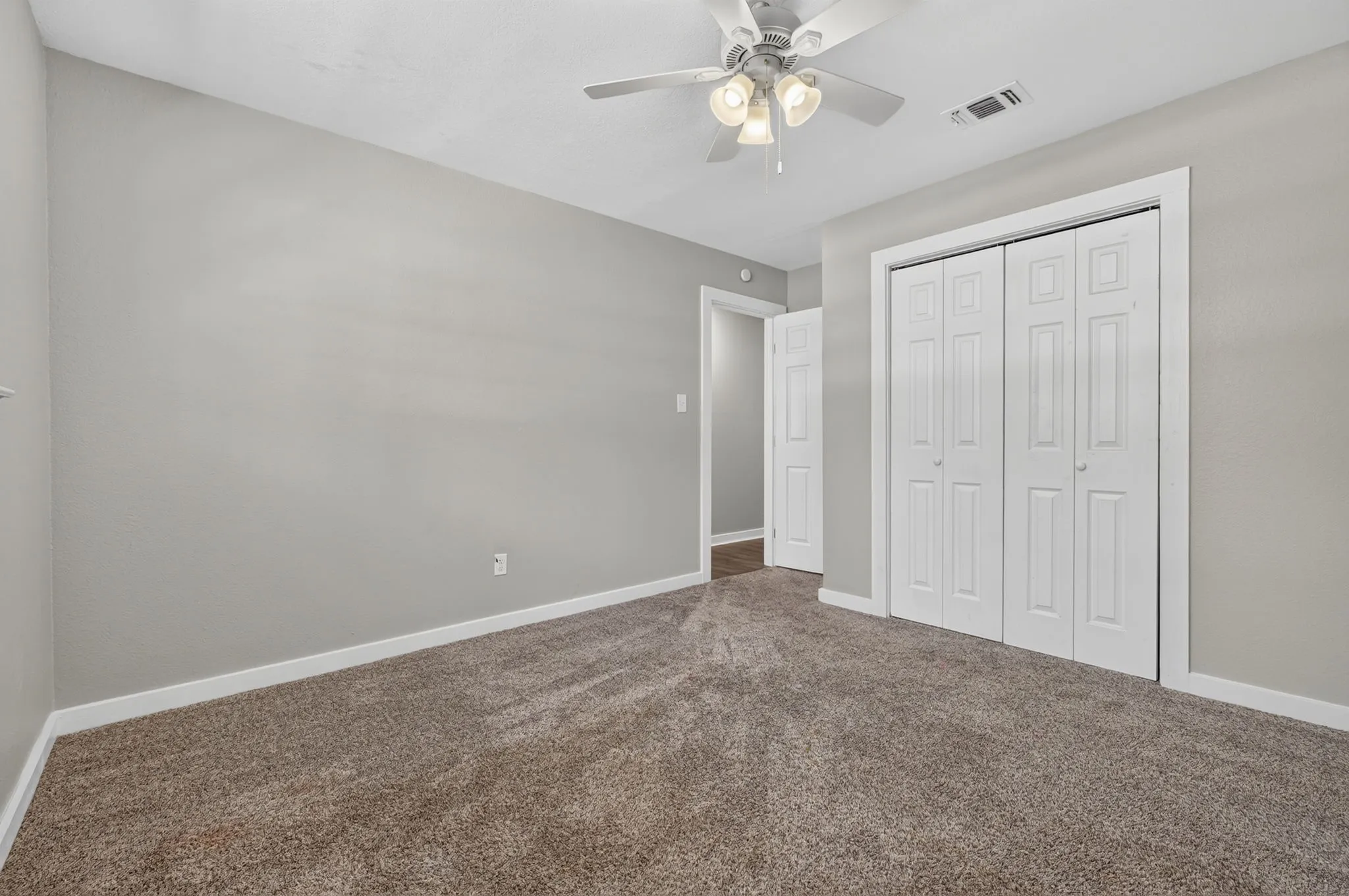 Single Family Residence For Sale in Palo Pinto County , 303 NW 32nd Street, Mineral Wells, Texas 76067, 5 Bedroom, 2 Bathroom, Garage spaces, 2,387 Sqft, built in 1967, mls#21386966, Real Estate Agent in Mineral Wells, Homes For Sale in Palo Pinto county, Homes For Sale in Mineral Wells, Realtor in Mineral Wells Texas, Real Estate Brokerage Independent Realty Texas, Luminita Cordes Realtor