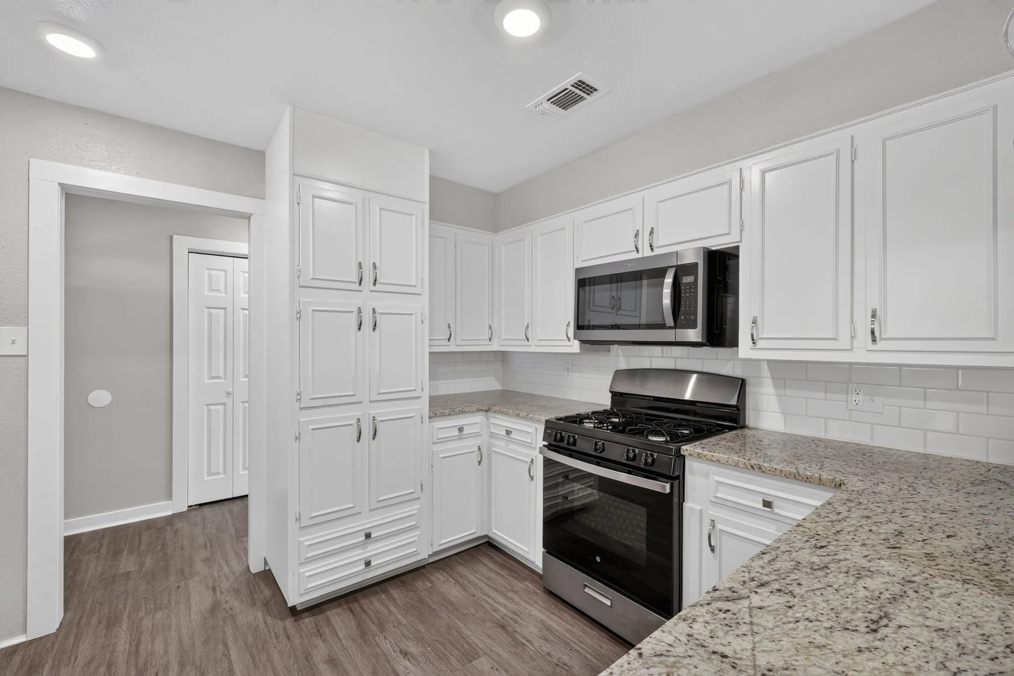 Single Family Residence For Sale in Palo Pinto County , 303 NW 32nd Street, Mineral Wells, Texas 76067, 5 Bedroom, 2 Bathroom, Garage spaces, 2,387 Sqft, built in 1967, mls#21386966, Real Estate Agent in Mineral Wells, Homes For Sale in Palo Pinto county, Homes For Sale in Mineral Wells, Realtor in Mineral Wells Texas, Real Estate Brokerage Independent Realty Texas, Luminita Cordes Realtor