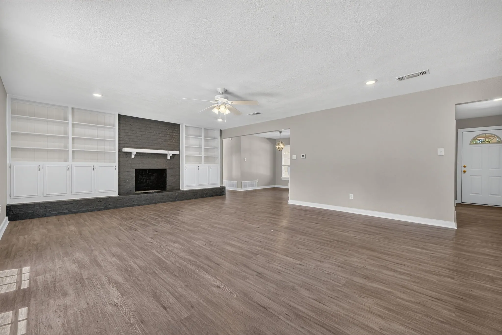 Single Family Residence For Sale in Palo Pinto County , 303 NW 32nd Street, Mineral Wells, Texas 76067, 5 Bedroom, 2 Bathroom, Garage spaces, 2,387 Sqft, built in 1967, mls#21386966, Real Estate Agent in Mineral Wells, Homes For Sale in Palo Pinto county, Homes For Sale in Mineral Wells, Realtor in Mineral Wells Texas, Real Estate Brokerage Independent Realty Texas, Luminita Cordes Realtor