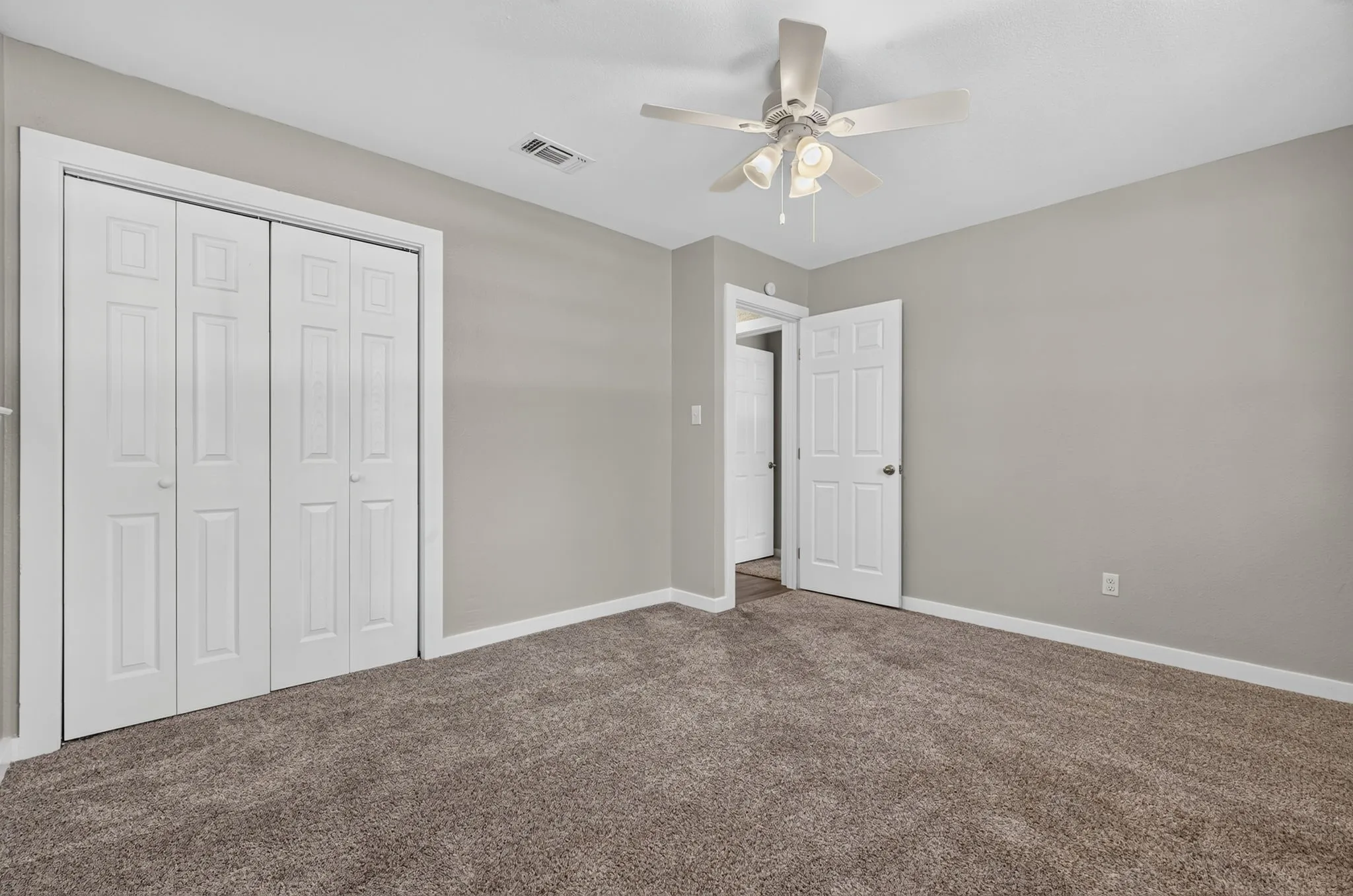 Single Family Residence For Sale in Palo Pinto County , 303 NW 32nd Street, Mineral Wells, Texas 76067, 5 Bedroom, 2 Bathroom, Garage spaces, 2,387 Sqft, built in 1967, mls#21386966, Real Estate Agent in Mineral Wells, Homes For Sale in Palo Pinto county, Homes For Sale in Mineral Wells, Realtor in Mineral Wells Texas, Real Estate Brokerage Independent Realty Texas, Luminita Cordes Realtor