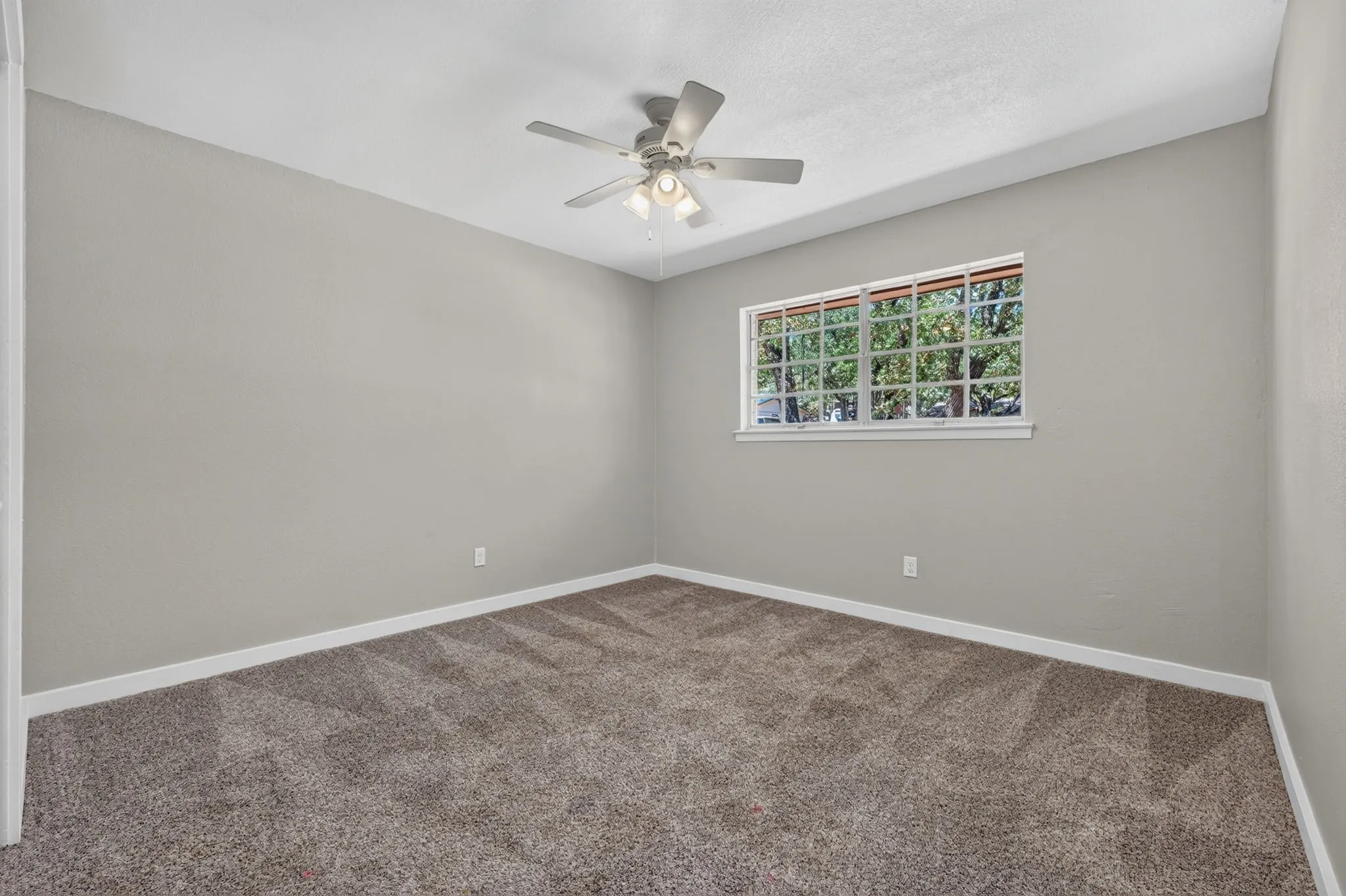 Single Family Residence For Sale in Palo Pinto County , 303 NW 32nd Street, Mineral Wells, Texas 76067, 5 Bedroom, 2 Bathroom, Garage spaces, 2,387 Sqft, built in 1967, mls#21386966, Real Estate Agent in Mineral Wells, Homes For Sale in Palo Pinto county, Homes For Sale in Mineral Wells, Realtor in Mineral Wells Texas, Real Estate Brokerage Independent Realty Texas, Luminita Cordes Realtor