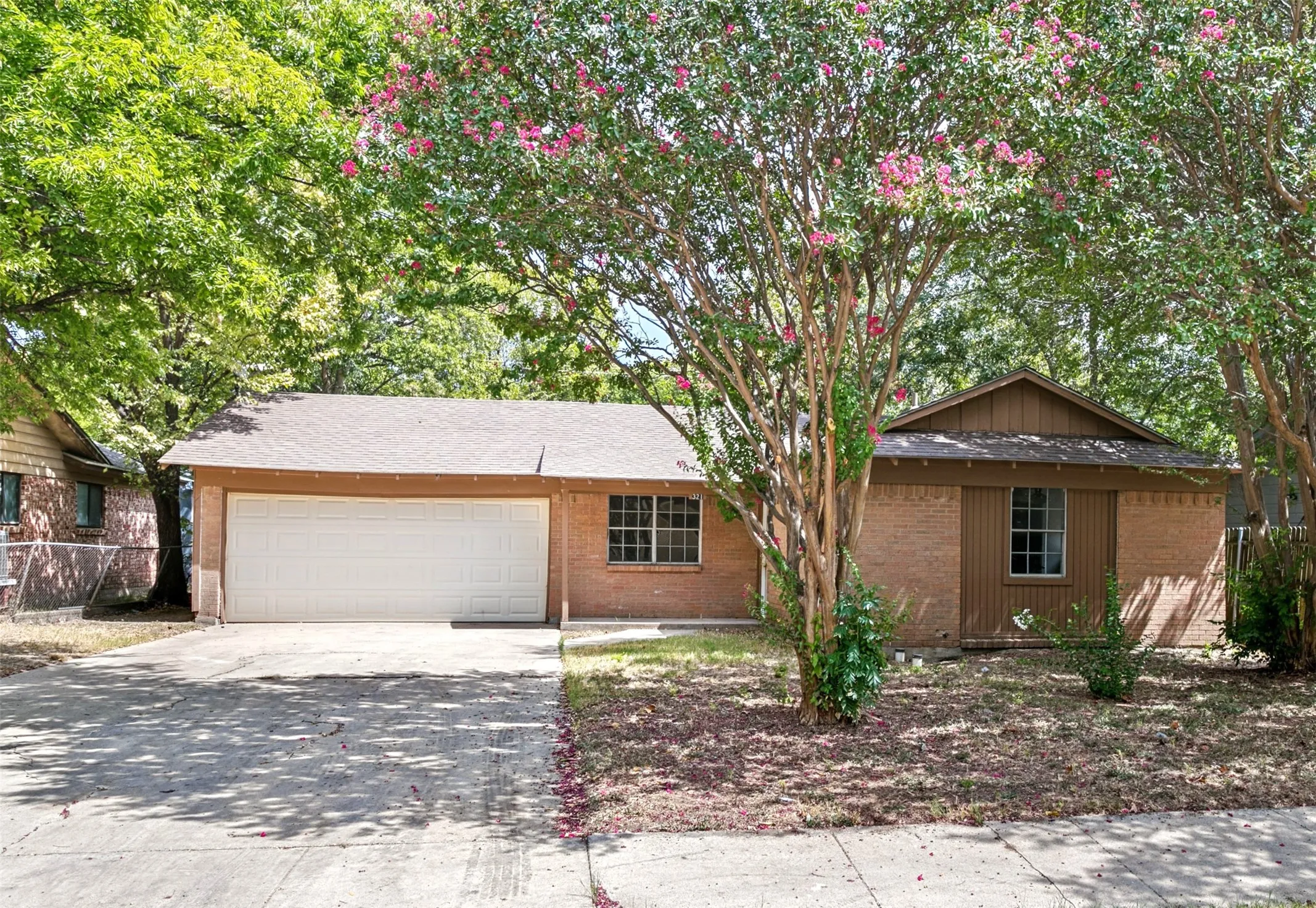 Single Family Residence For Sale in Tarrant County , 321 Christie Avenue, Everman, Texas 76140, 3 Bedroom, 2 Bathroom, 2 Garage spaces, 1,048 Sqft, built in 1962, mls#21383499, Real Estate Agent in Everman, Homes For Sale in Tarrant county, Homes For Sale in Everman, Realtor in Everman Texas, Real Estate Brokerage Independent Realty Texas, Luminita Cordes Realtor