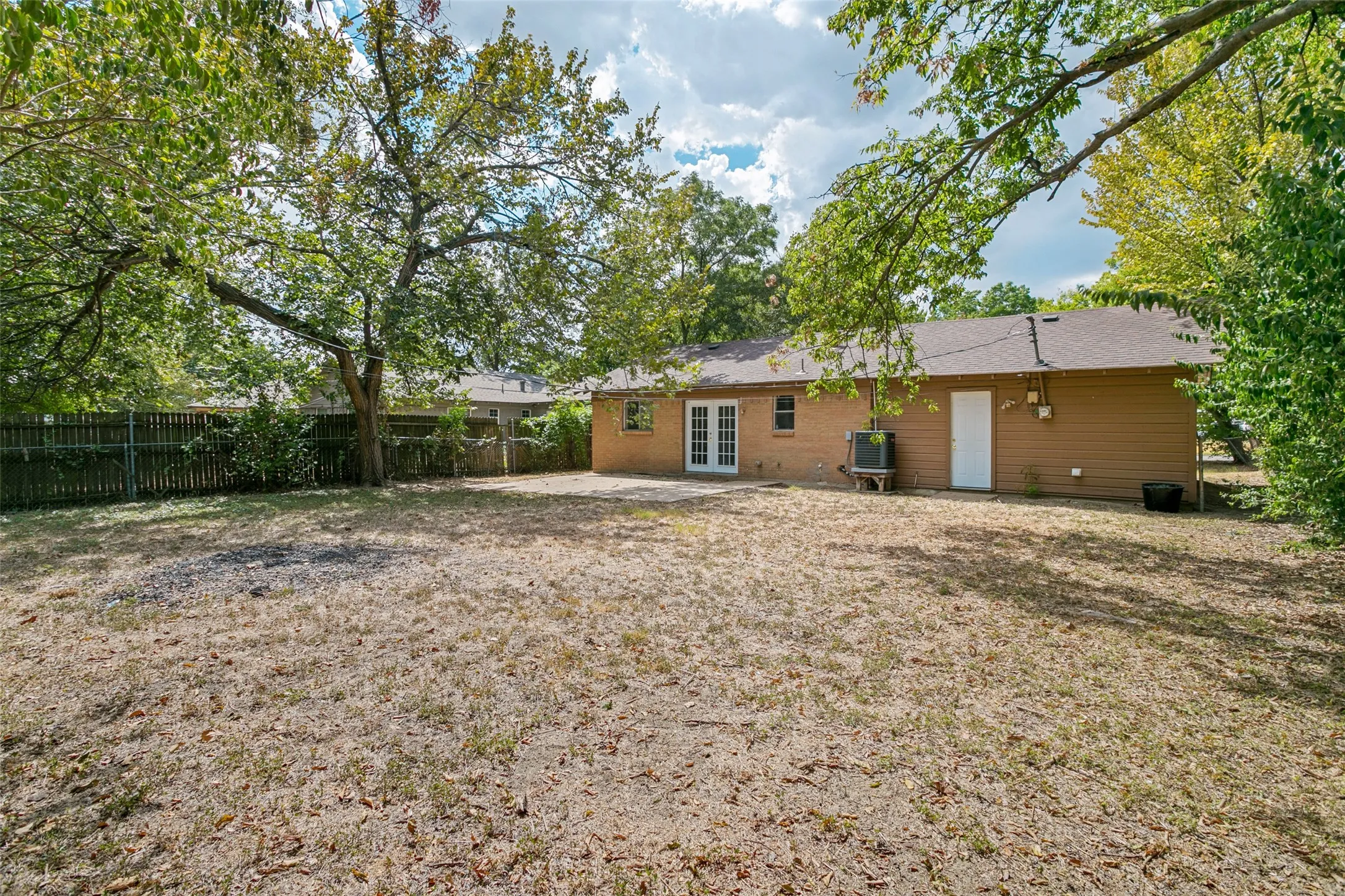 Single Family Residence For Sale in Tarrant County , 321 Christie Avenue, Everman, Texas 76140, 3 Bedroom, 2 Bathroom, 2 Garage spaces, 1,048 Sqft, built in 1962, mls#21383499, Real Estate Agent in Everman, Homes For Sale in Tarrant county, Homes For Sale in Everman, Realtor in Everman Texas, Real Estate Brokerage Independent Realty Texas, Luminita Cordes Realtor