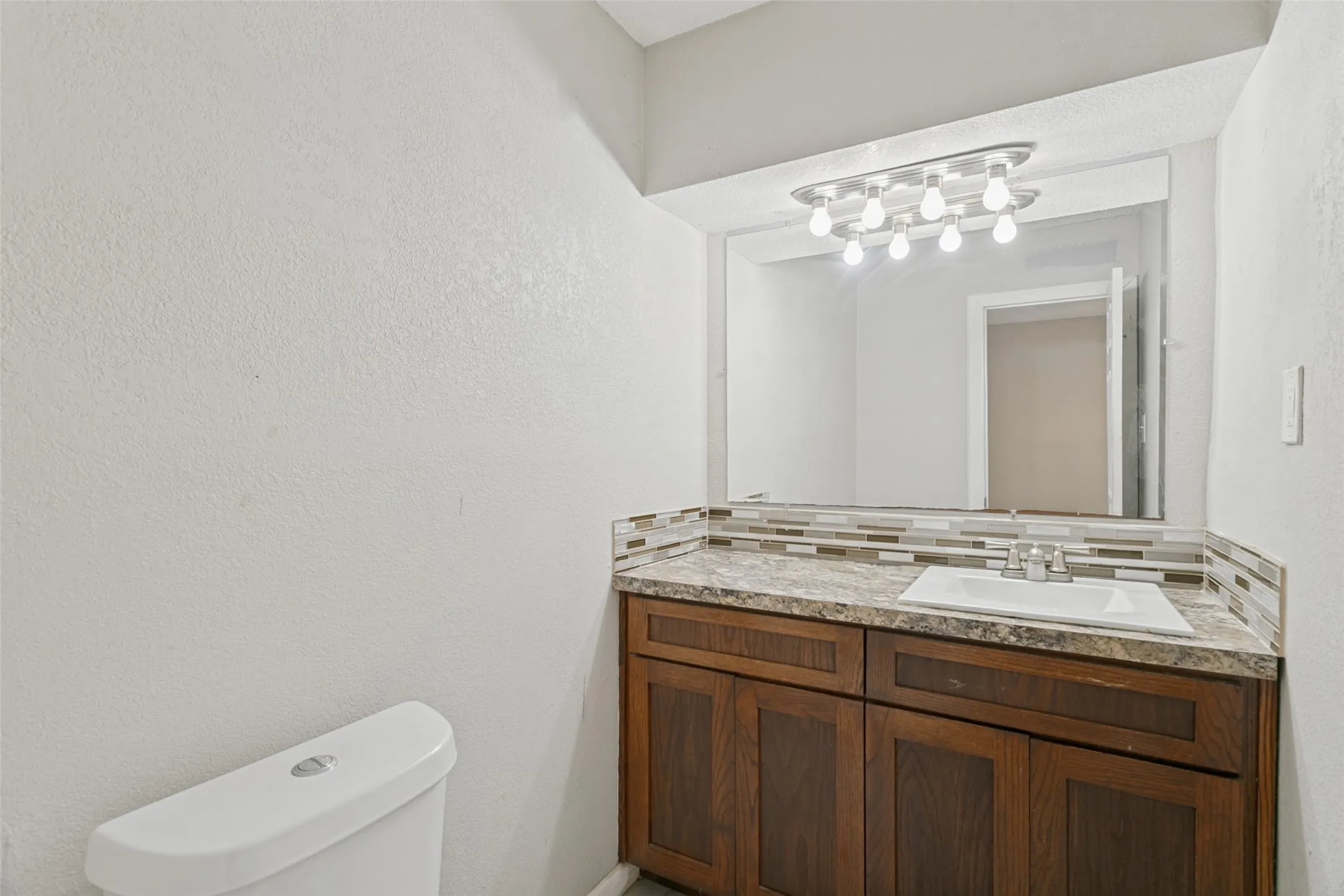 Single Family Residence For Sale in Tarrant County , 321 Christie Avenue, Everman, Texas 76140, 3 Bedroom, 2 Bathroom, 2 Garage spaces, 1,048 Sqft, built in 1962, mls#21383499, Real Estate Agent in Everman, Homes For Sale in Tarrant county, Homes For Sale in Everman, Realtor in Everman Texas, Real Estate Brokerage Independent Realty Texas, Luminita Cordes Realtor