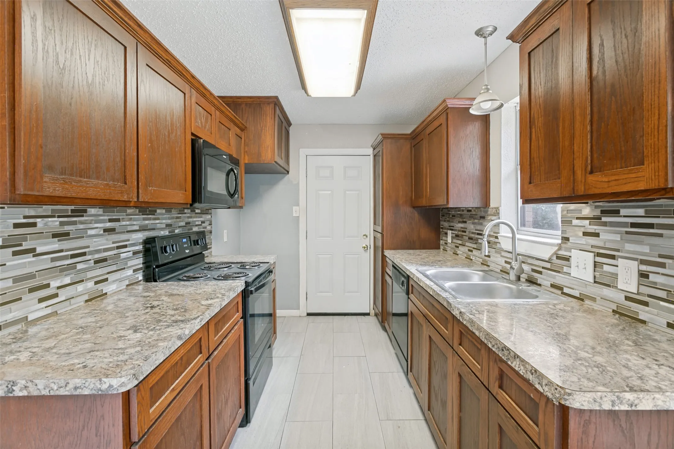 Single Family Residence For Sale in Tarrant County , 321 Christie Avenue, Everman, Texas 76140, 3 Bedroom, 2 Bathroom, 2 Garage spaces, 1,048 Sqft, built in 1962, mls#21383499, Real Estate Agent in Everman, Homes For Sale in Tarrant county, Homes For Sale in Everman, Realtor in Everman Texas, Real Estate Brokerage Independent Realty Texas, Luminita Cordes Realtor