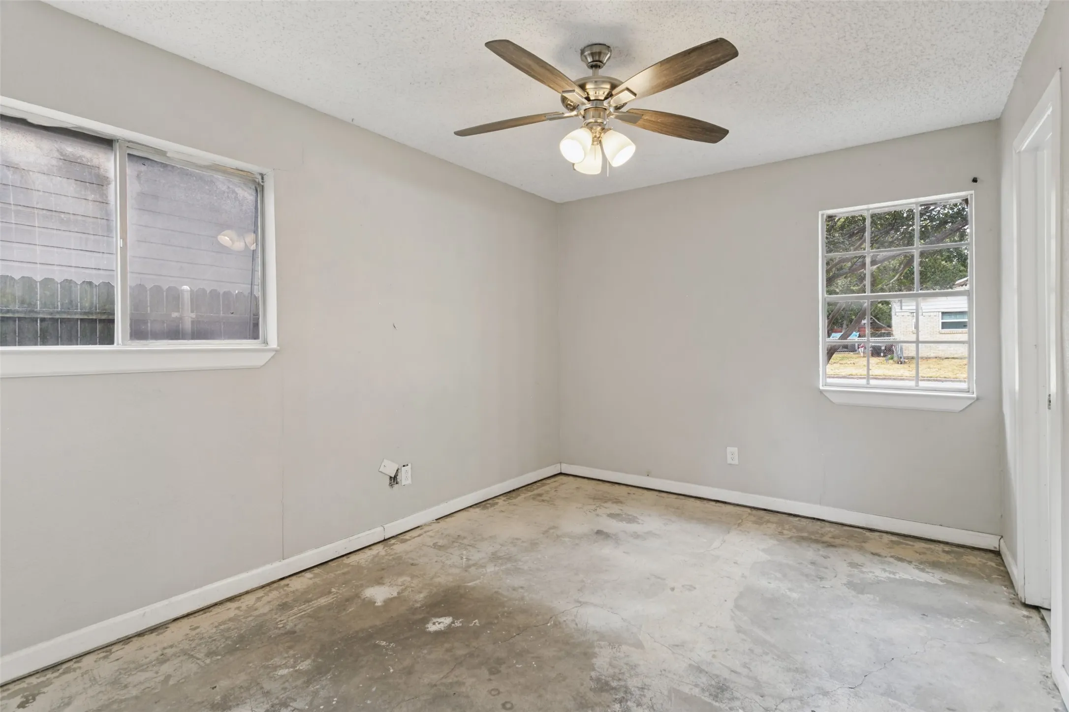 Single Family Residence For Sale in Tarrant County , 321 Christie Avenue, Everman, Texas 76140, 3 Bedroom, 2 Bathroom, 2 Garage spaces, 1,048 Sqft, built in 1962, mls#21383499, Real Estate Agent in Everman, Homes For Sale in Tarrant county, Homes For Sale in Everman, Realtor in Everman Texas, Real Estate Brokerage Independent Realty Texas, Luminita Cordes Realtor