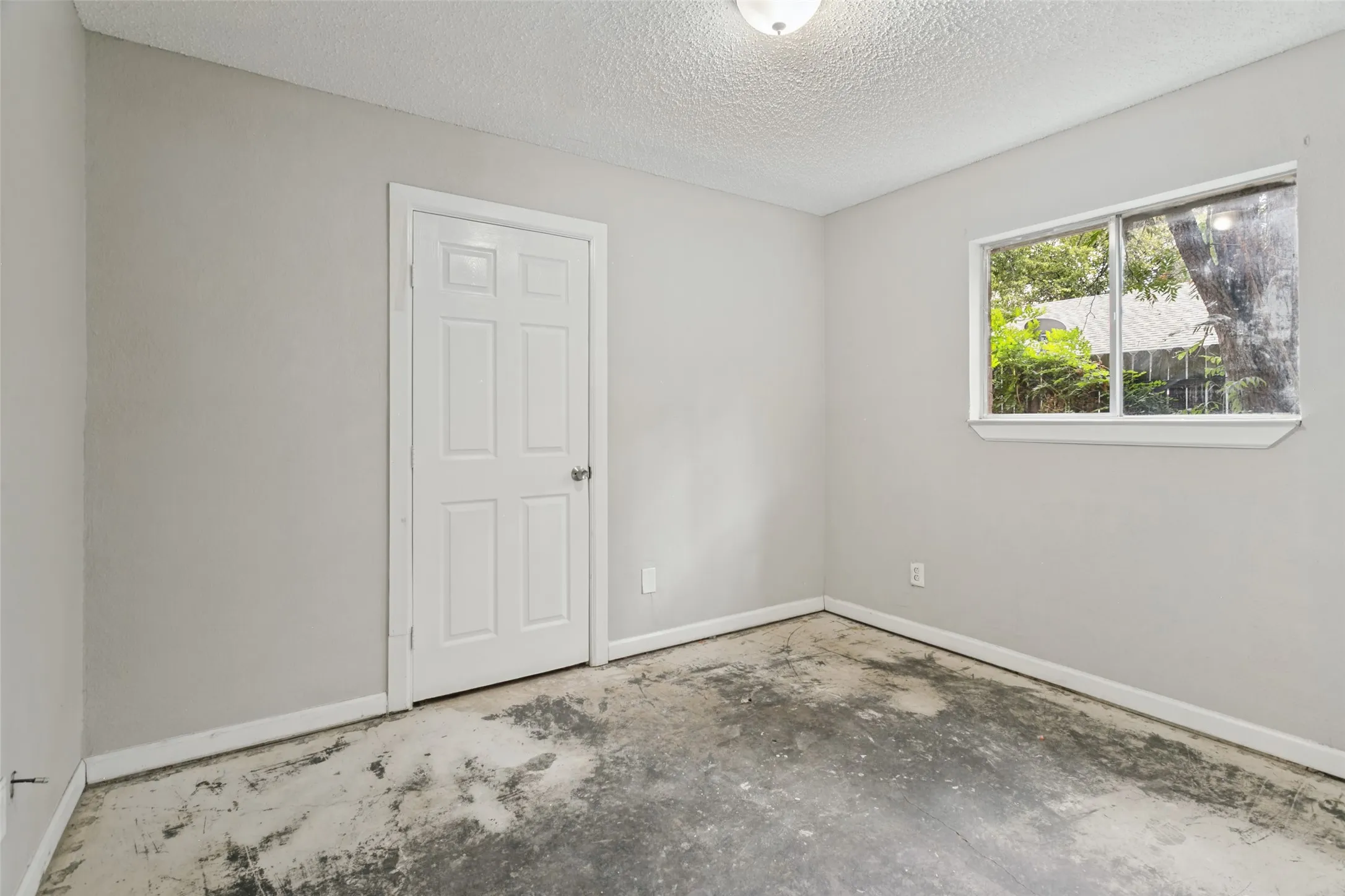 Single Family Residence For Sale in Tarrant County , 321 Christie Avenue, Everman, Texas 76140, 3 Bedroom, 2 Bathroom, 2 Garage spaces, 1,048 Sqft, built in 1962, mls#21383499, Real Estate Agent in Everman, Homes For Sale in Tarrant county, Homes For Sale in Everman, Realtor in Everman Texas, Real Estate Brokerage Independent Realty Texas, Luminita Cordes Realtor