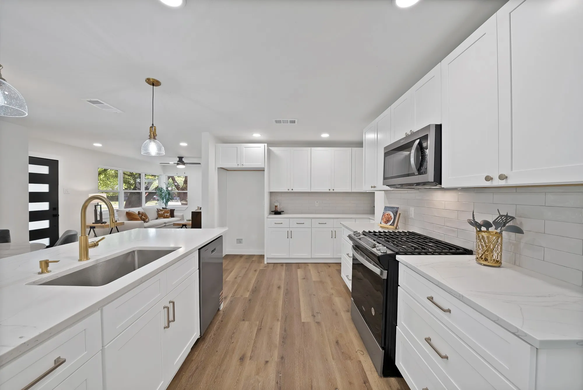 Single Family Residence For Sale in Dallas County , 2926 Hillglenn Road, Dallas, Texas 75228, 4 Bedroom, 2 Bathroom, Garage spaces, 1,824 Sqft, built in 1955, mls#21386972, Real Estate Agent in Dallas, Homes For Sale in Dallas county, Homes For Sale in Dallas, Realtor in Dallas Texas, Real Estate Brokerage Independent Realty Texas, Luminita Cordes Realtor