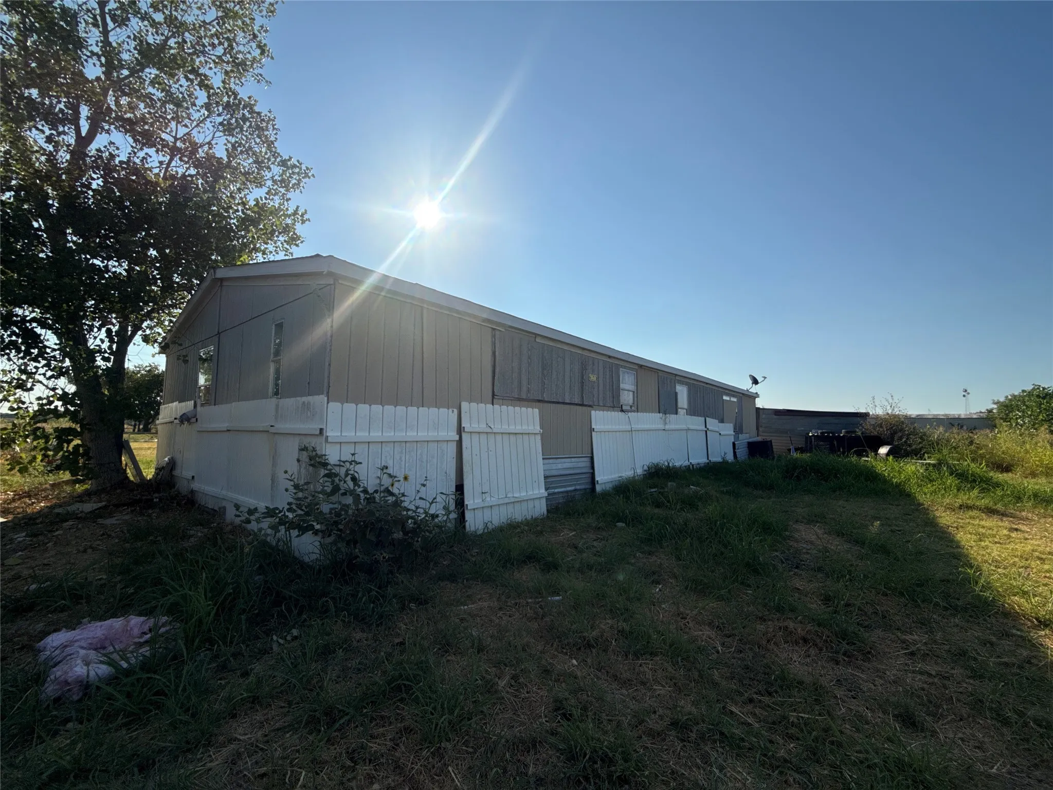 Mobile Home For Sale in Johnson County , 4308 County Road 401c, Alvarado, Texas 76009, 4 Bedroom, 2 Bathroom, Garage spaces, 1,792 Sqft, built in 2001, mls#21386986, Real Estate Agent in Alvarado, Homes For Sale in Johnson county, Homes For Sale in Alvarado, Realtor in Alvarado Texas, Real Estate Brokerage Independent Realty Texas, Luminita Cordes Realtor