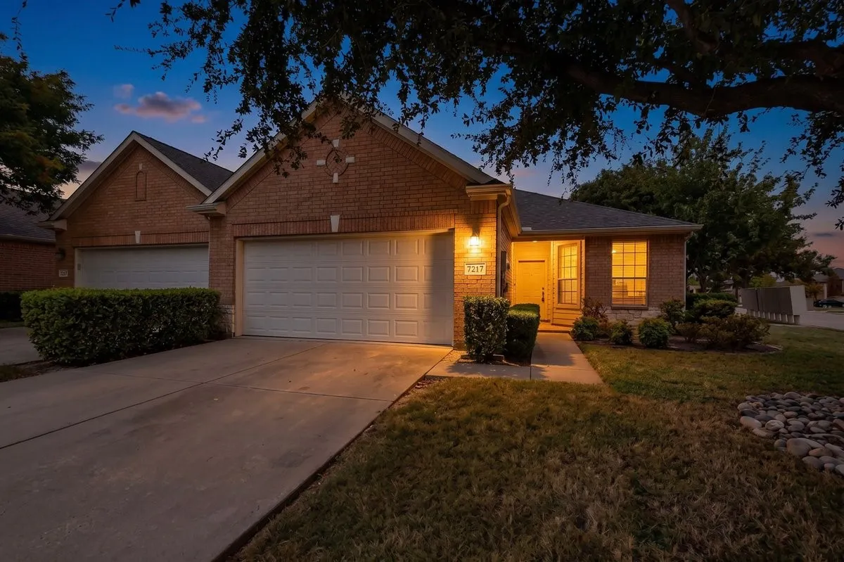 Townhouse For Rent in Denton County , 7217 Mediterranean Drive, Plano, Texas 75093, 2 Bedroom, 2 Bathroom, 2 Garage spaces, 1,562 Sqft, built in 2005, mls#21386992, Real Estate Agent in Plano, Homes For Rent in Denton county, Homes For Rent in Plano, Realtor in Plano Texas, Real Estate Brokerage Independent Realty Texas, Luminita Cordes Realtor